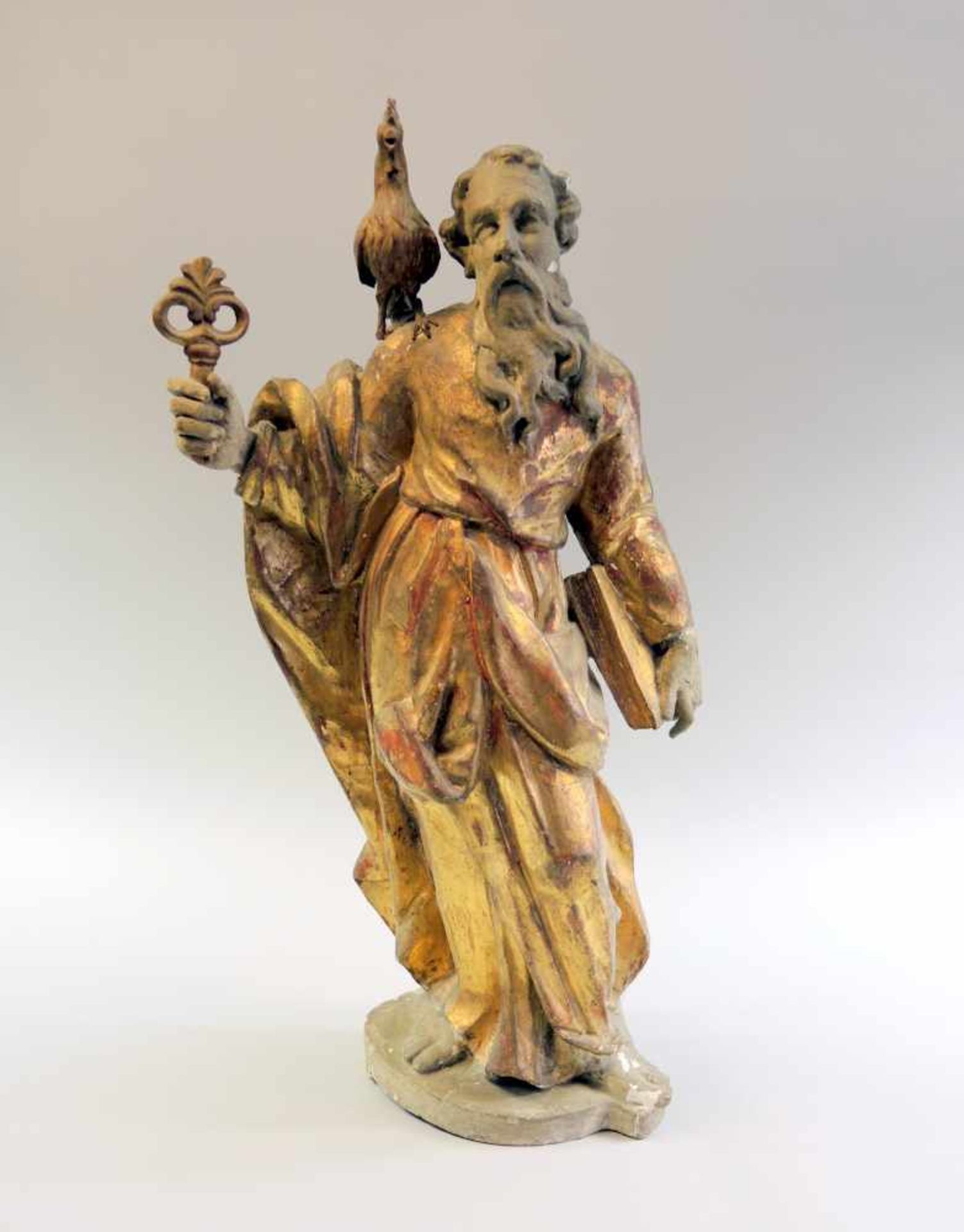 Heiliger Petrus Holz geschnitzt, polychrom und gold staffiert. Minimale Farbabplatzer am Fuß und