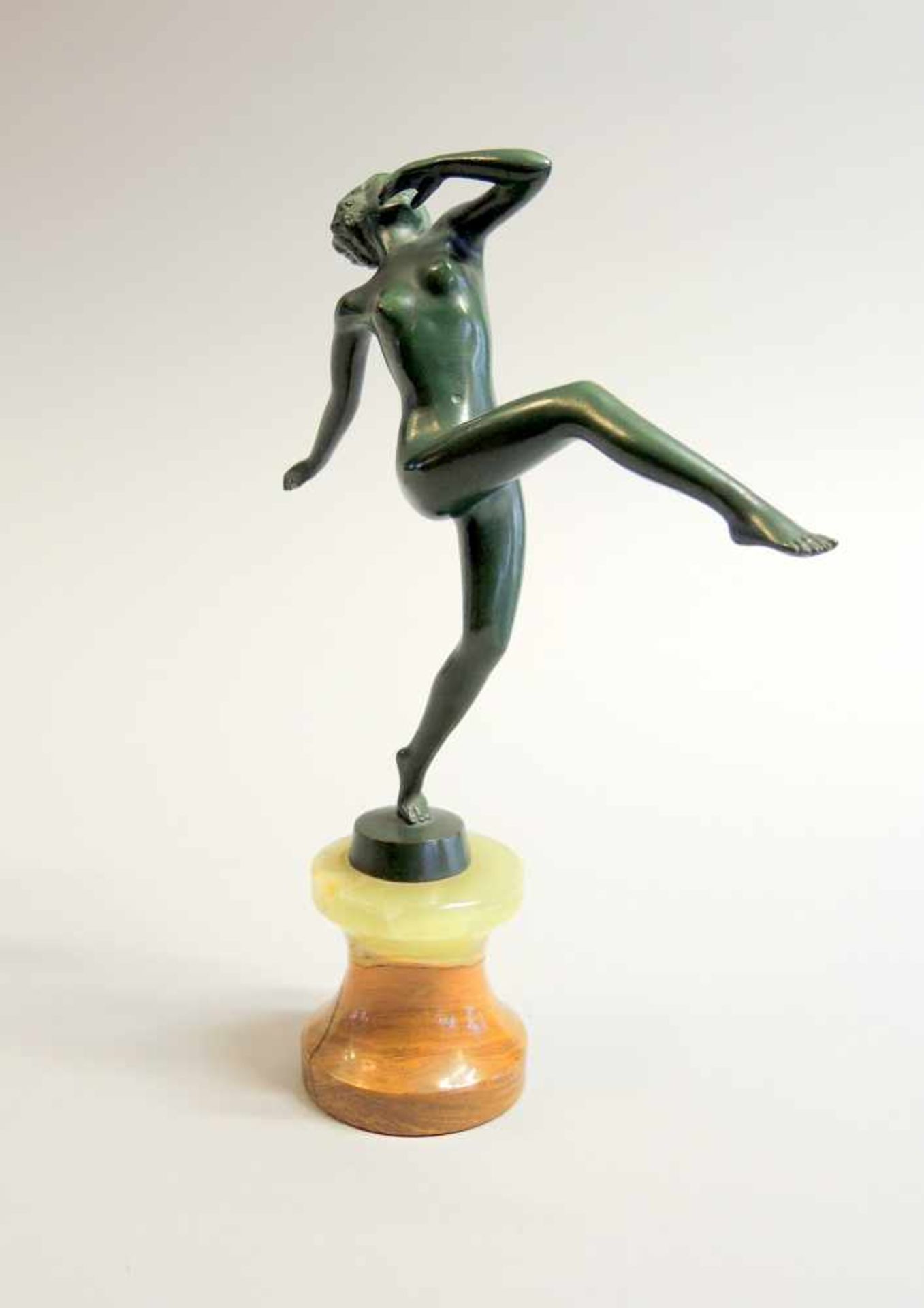 Josef Lorenzl, 1892 Wien - 1950 ebenda Art-Deco Tänzerin. Bronze, auf Steinpodest, am Sockel