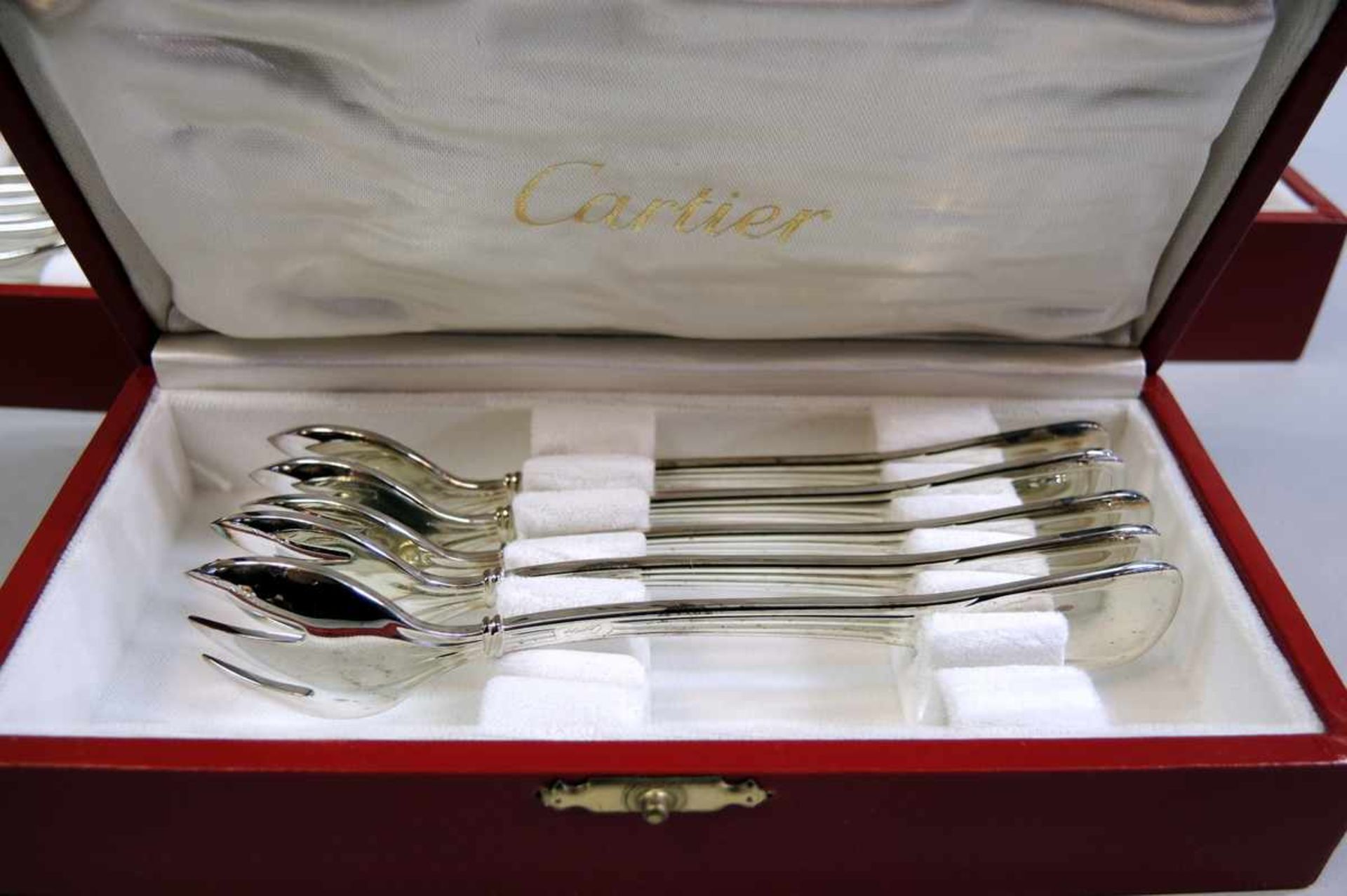 Cartier Trinity Collection, 6 Austerngabeln Silber plated, am Stiel graviert. Eleganter - Bild 2 aus 2