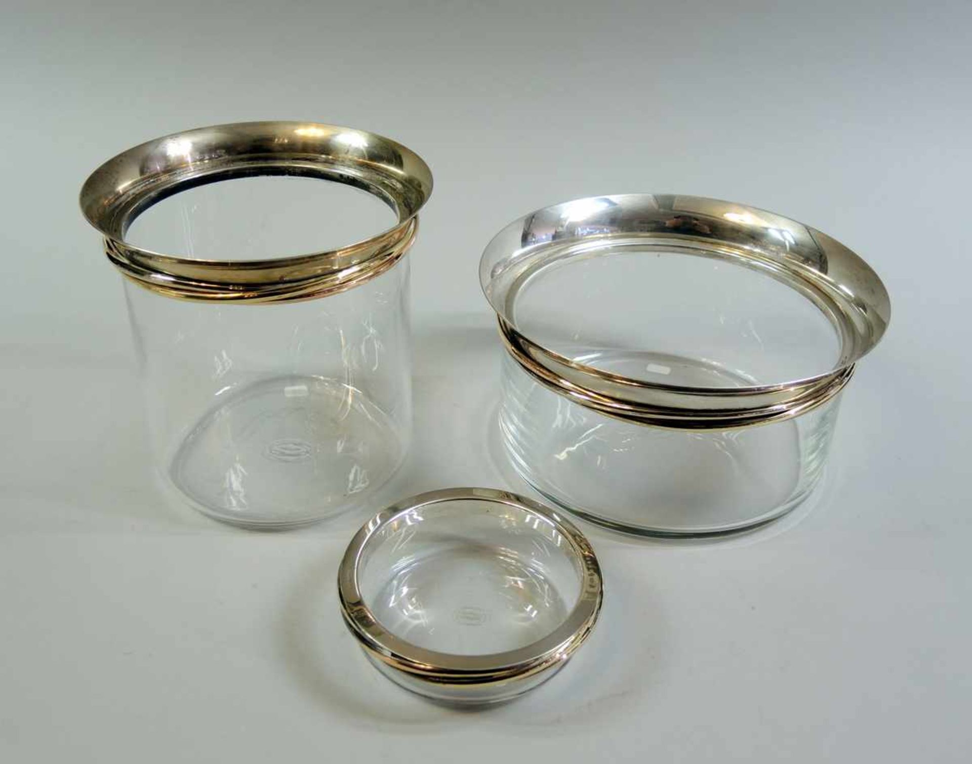 Cartier, 3 Glasschalen Glas und Sterling Silber, am Rand punziert und signiert. Silbermontierung mit