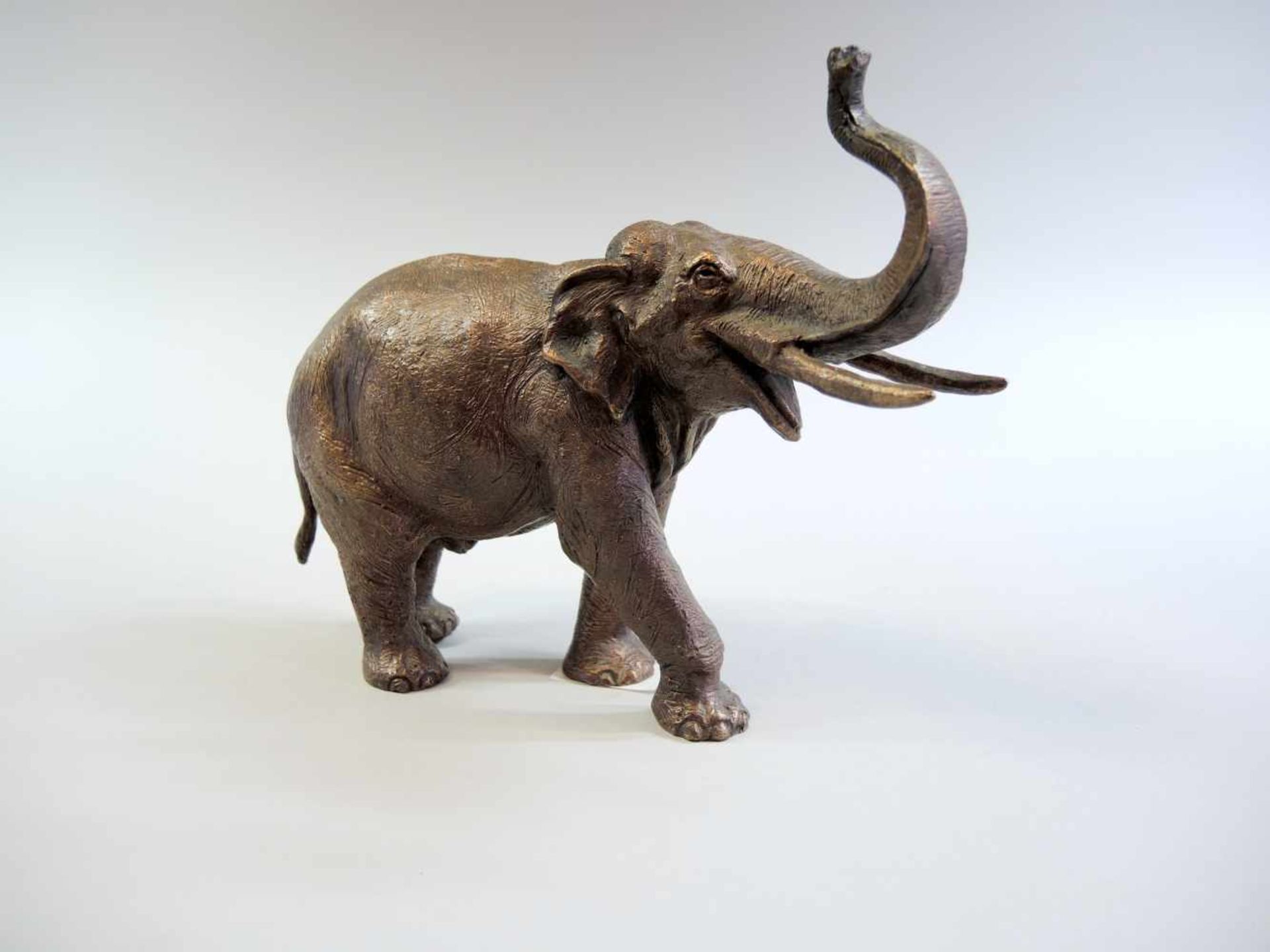 Franz Josef Lipensky, geb. 1932 in Böhmisch-Leipa Elefant. Bronze, am Bauch signiert. Sehr