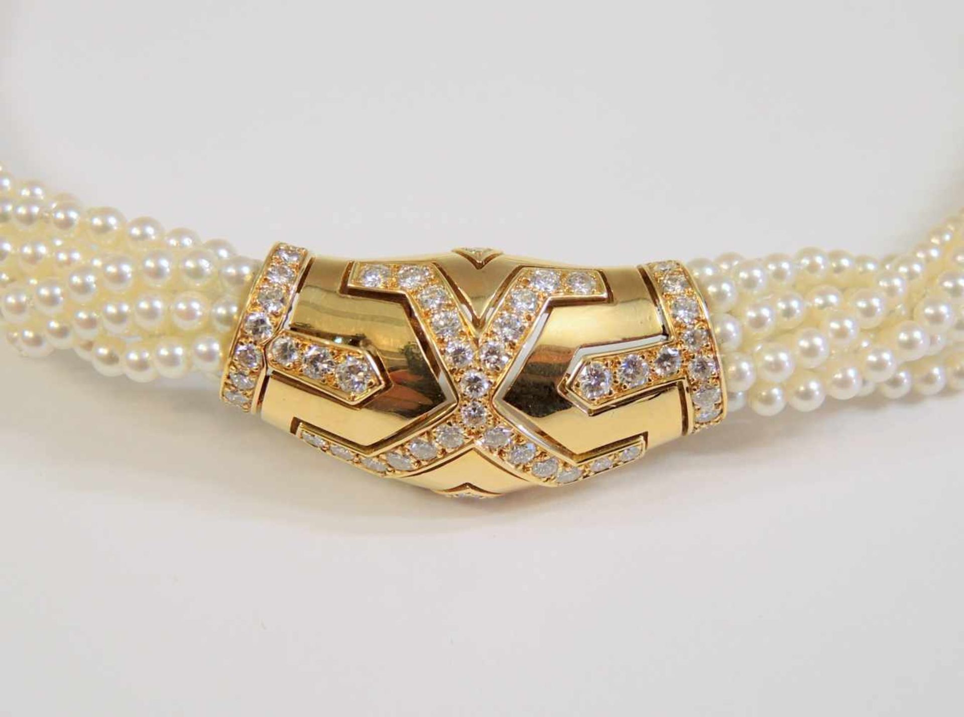 Cartier, Perlcollier Mit Gelbgold-Diamant-Schloss, Diamantbesatz von ca. 2 ct. Feine - Bild 2 aus 2