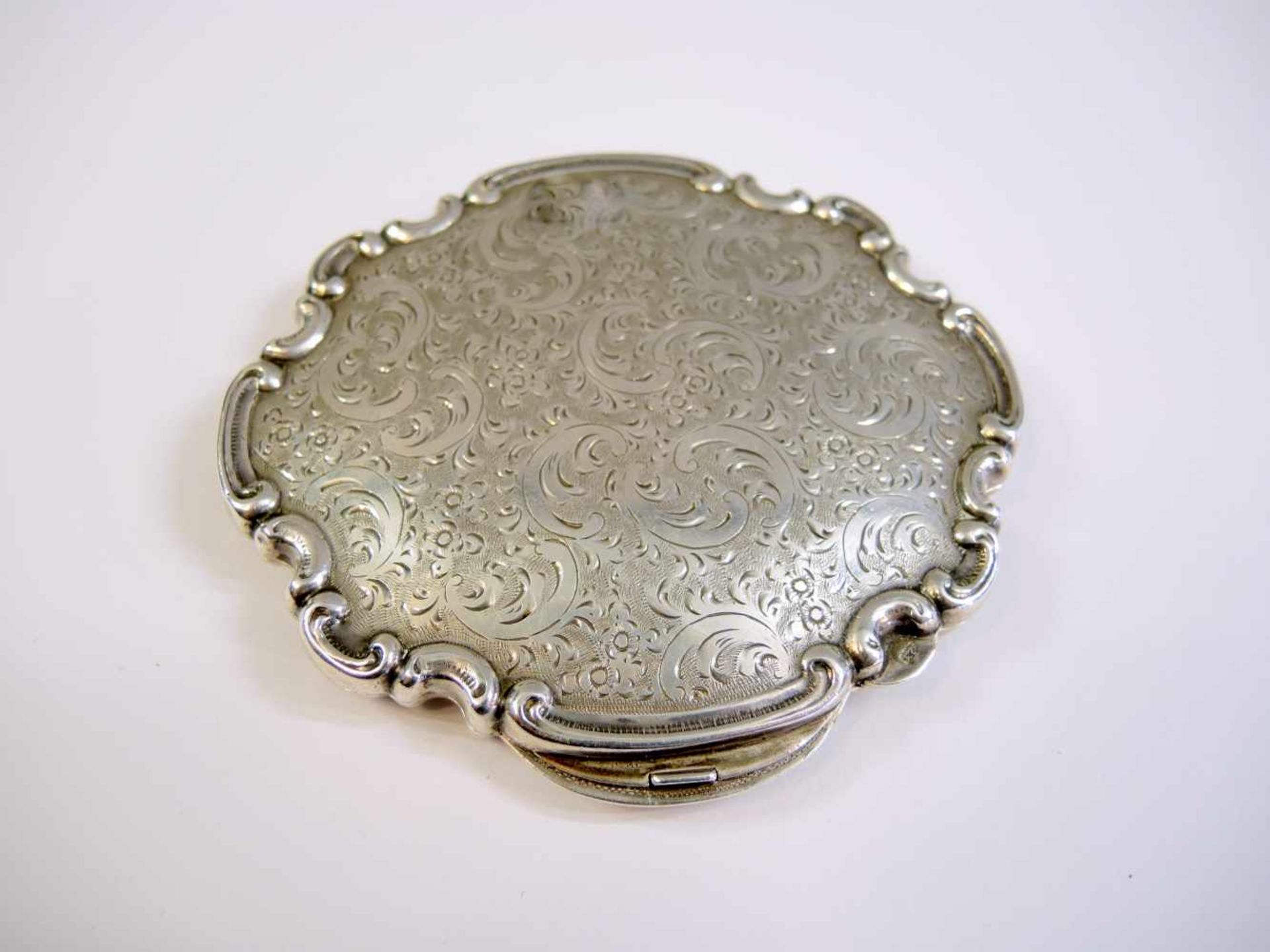 Prunkvolle Puderdose Sterling Silber, inwendig mit Spiegel und feiner Ziselierung in barocker - Bild 2 aus 3
