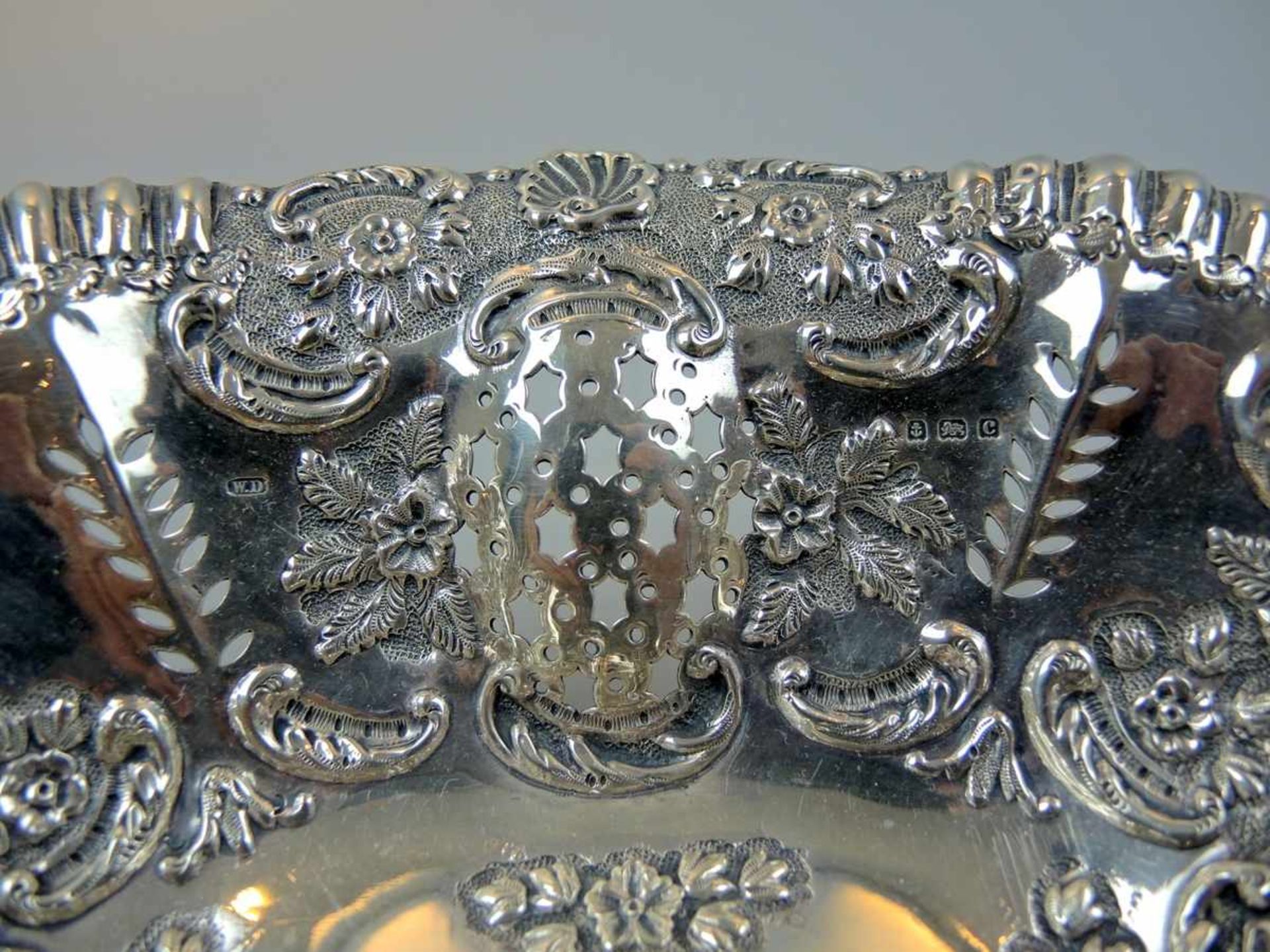 Feine englische Jardinière Sterling Silber 925, deutlich an der Wandung mit schreitendem Löwen, - Bild 3 aus 3