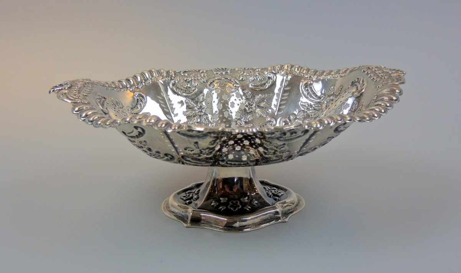 Feine englische Jardinière Sterling Silber 925, deutlich an der Wandung mit schreitendem Löwen, - Image 2 of 3