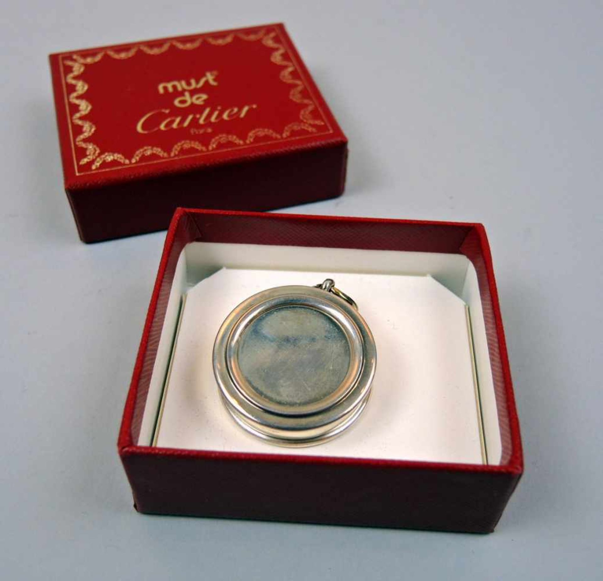 Cartier, Pillendose Sterling Silber 925, am Boden mit Feingehaltsstempel und Signatur punziert.