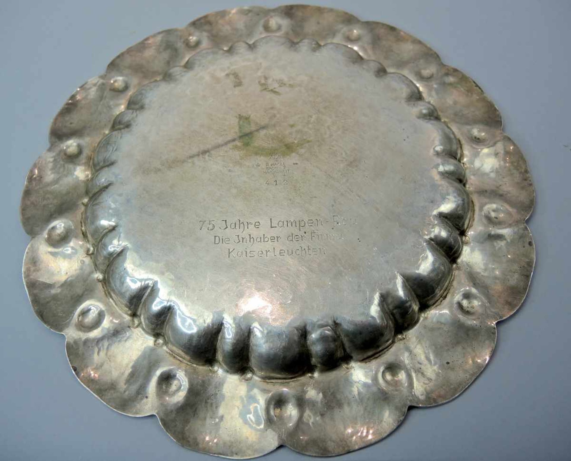 Handgearbeiteter Silberteller Silber 835, am Boden mit Feingehaltsstempel, Halbmond und Krone - Bild 2 aus 3