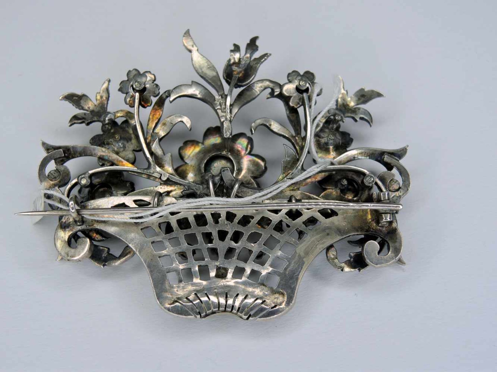 Große Diamanten-Rosenbrosche Silber, reich mit Diamant-Rosen ausgefasst. Zentraler Stein von ca. 1,5 - Bild 2 aus 2