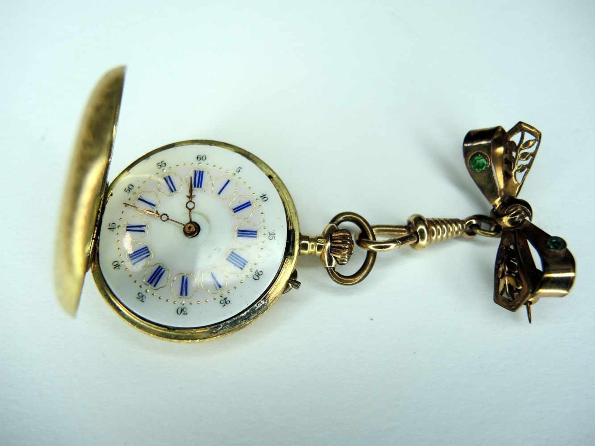 Damen-Anhängeuhr Mit Emaillebemalung und 3 Deckeln in 14 K. Gold. Um 1880. Einwandfrei gangbar, - Image 3 of 3