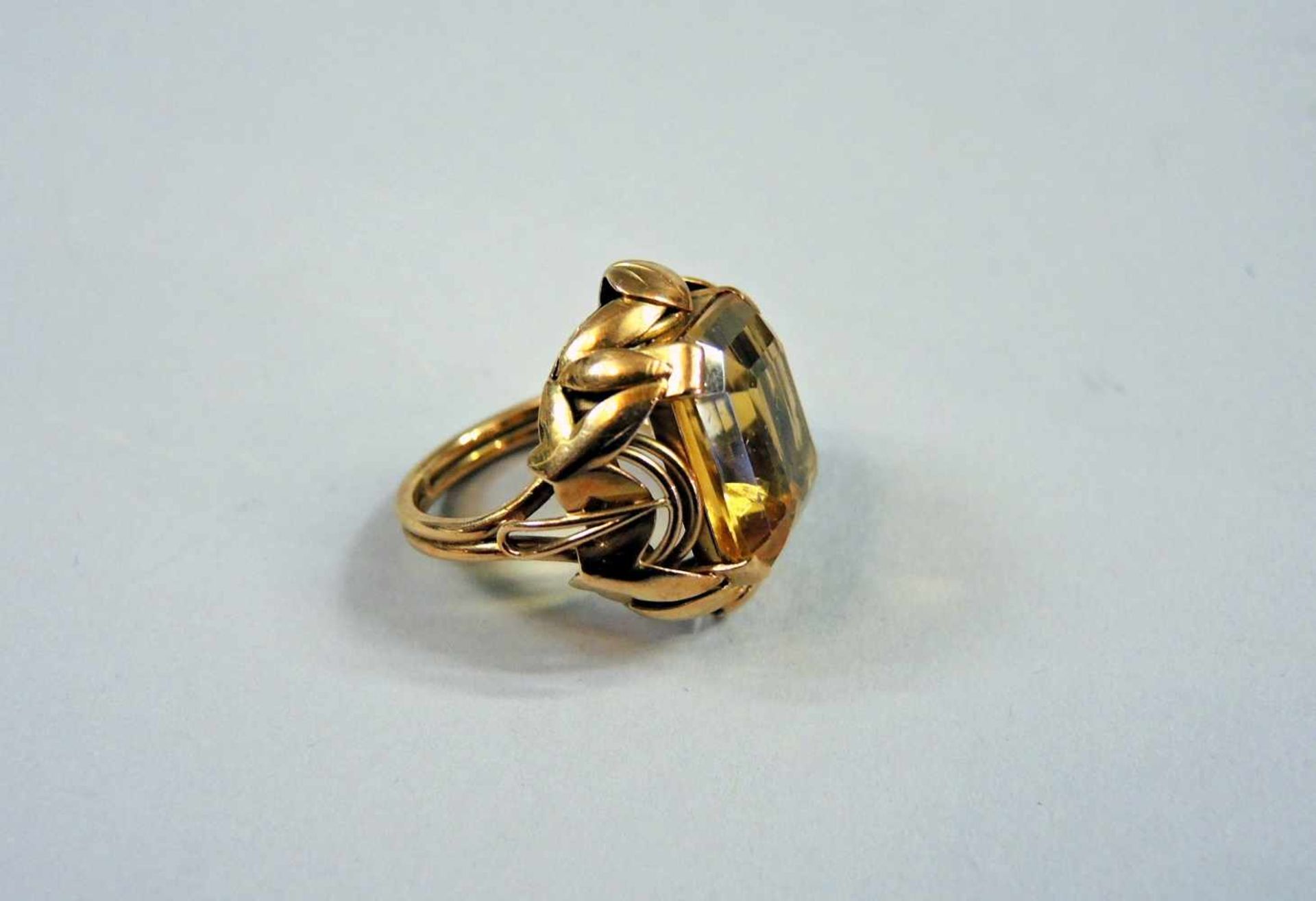 Farbstein-Ring 14 K. Gold, mit Citrin. 1940er- Jahre. Ringgröße 54. Gewicht 9,7 g
