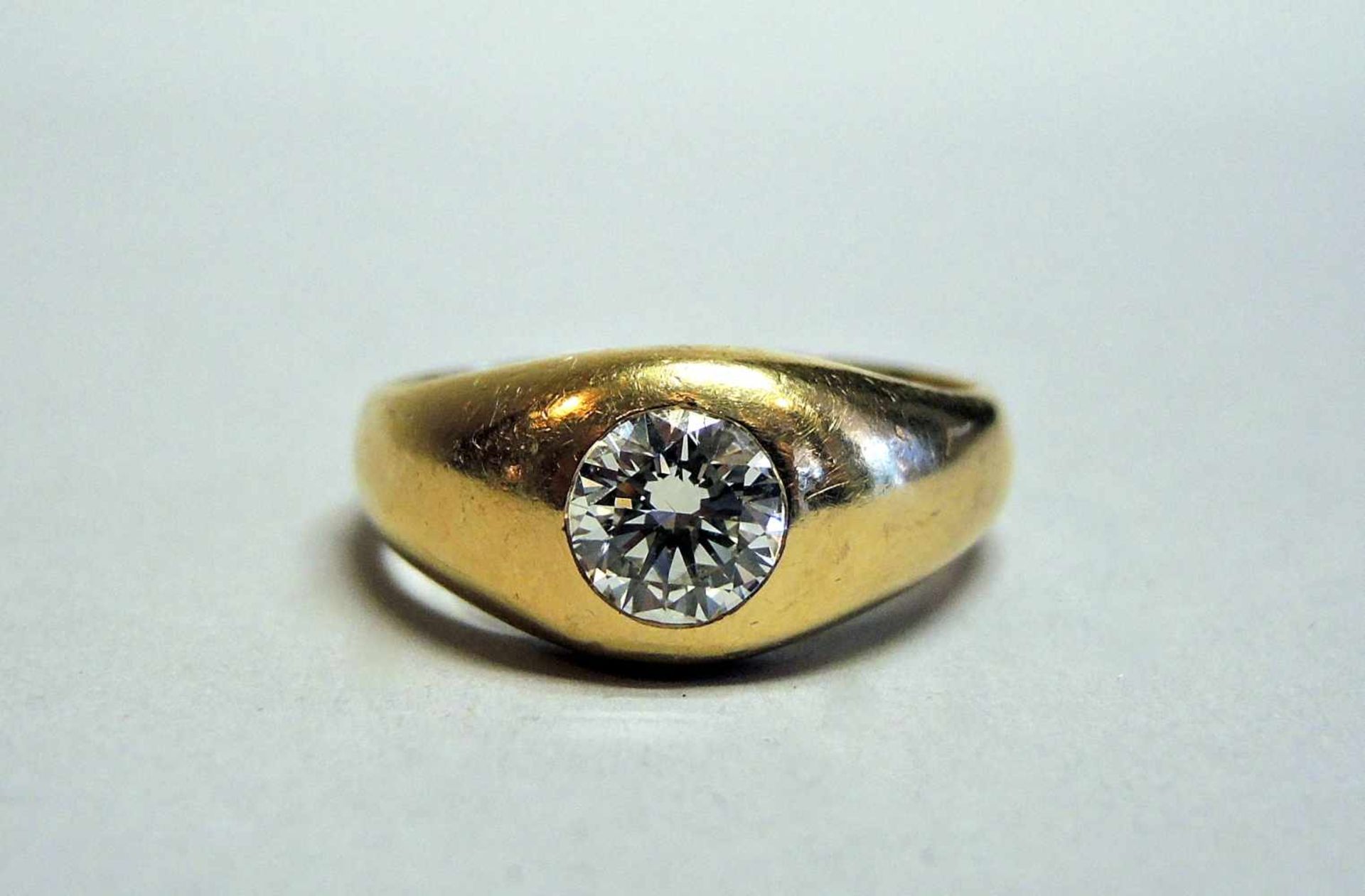 Diamant-Ring 18 K. mit Diamantbesatz von ca. 1,5 ct., Wesselton. Guter Zustand