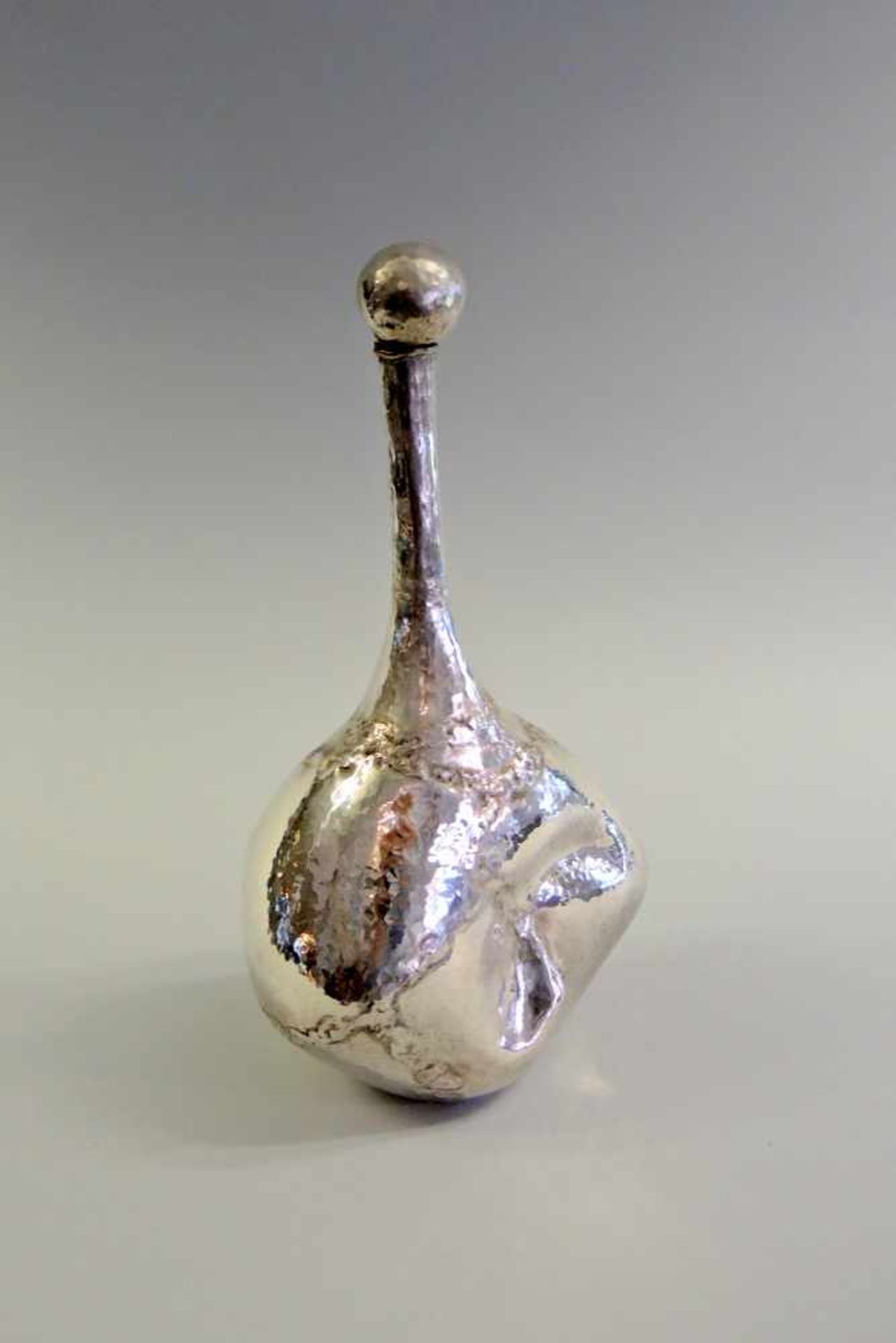 Silber-Flasche von L. Oly Sterling Silber 925, am Boden mit Feingehaltsstempel, Halbmond und Krone