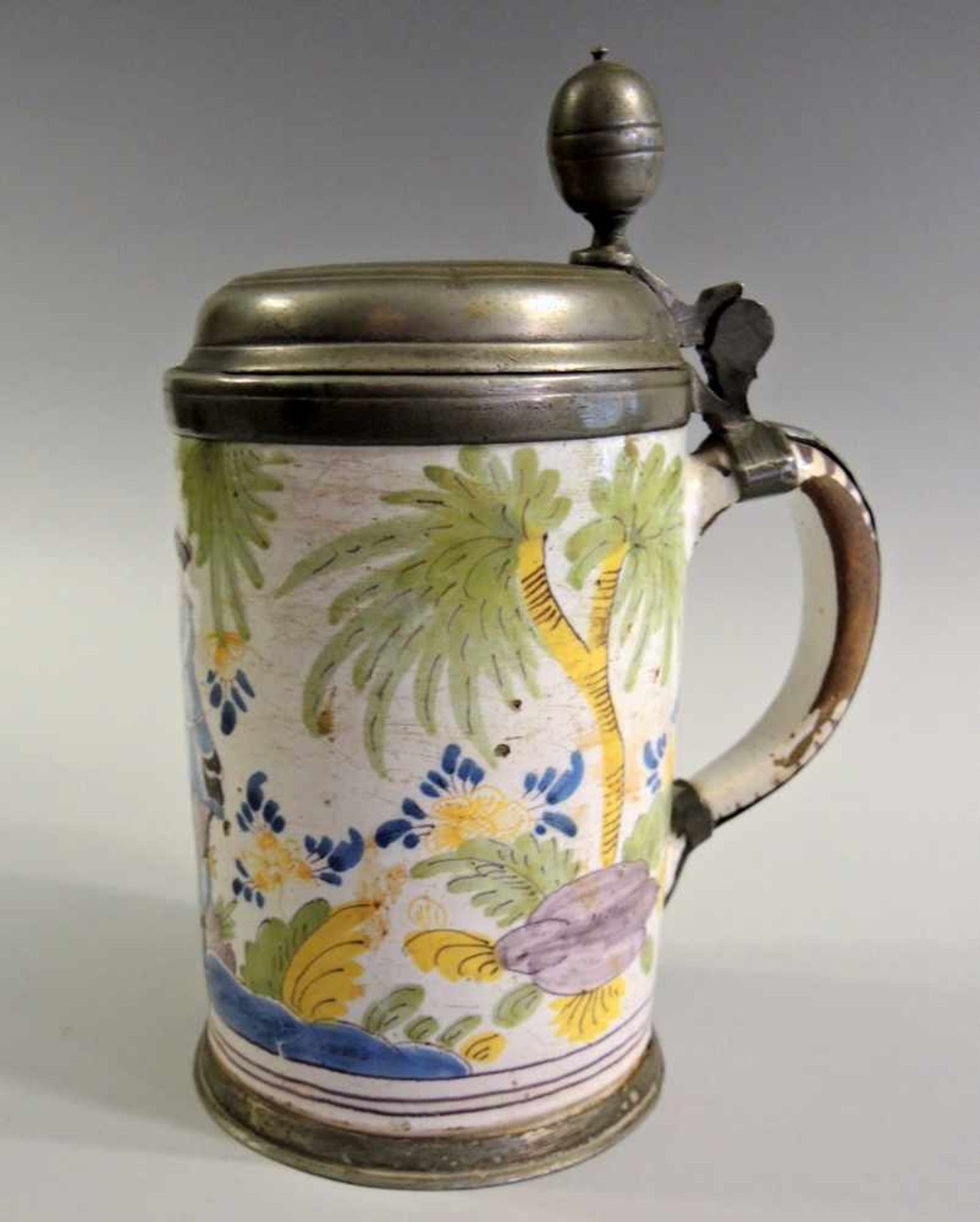 Großer Fayence Walzenkrug Keramik, mit Zinndeckel und Zinn-Standfußring, Innenseite des Deckels - Bild 2 aus 2