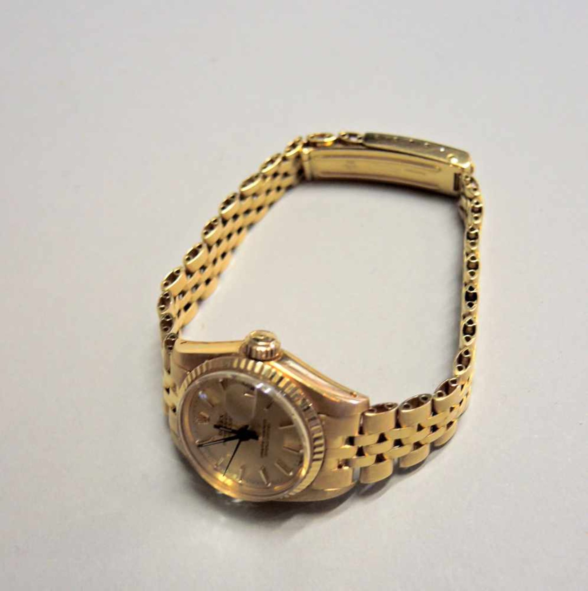 Rolex, Date Just Damenuhr 18 K. Gold, mit goldfarbenem Ziffernblatt und Monogramm auf der - Bild 2 aus 4