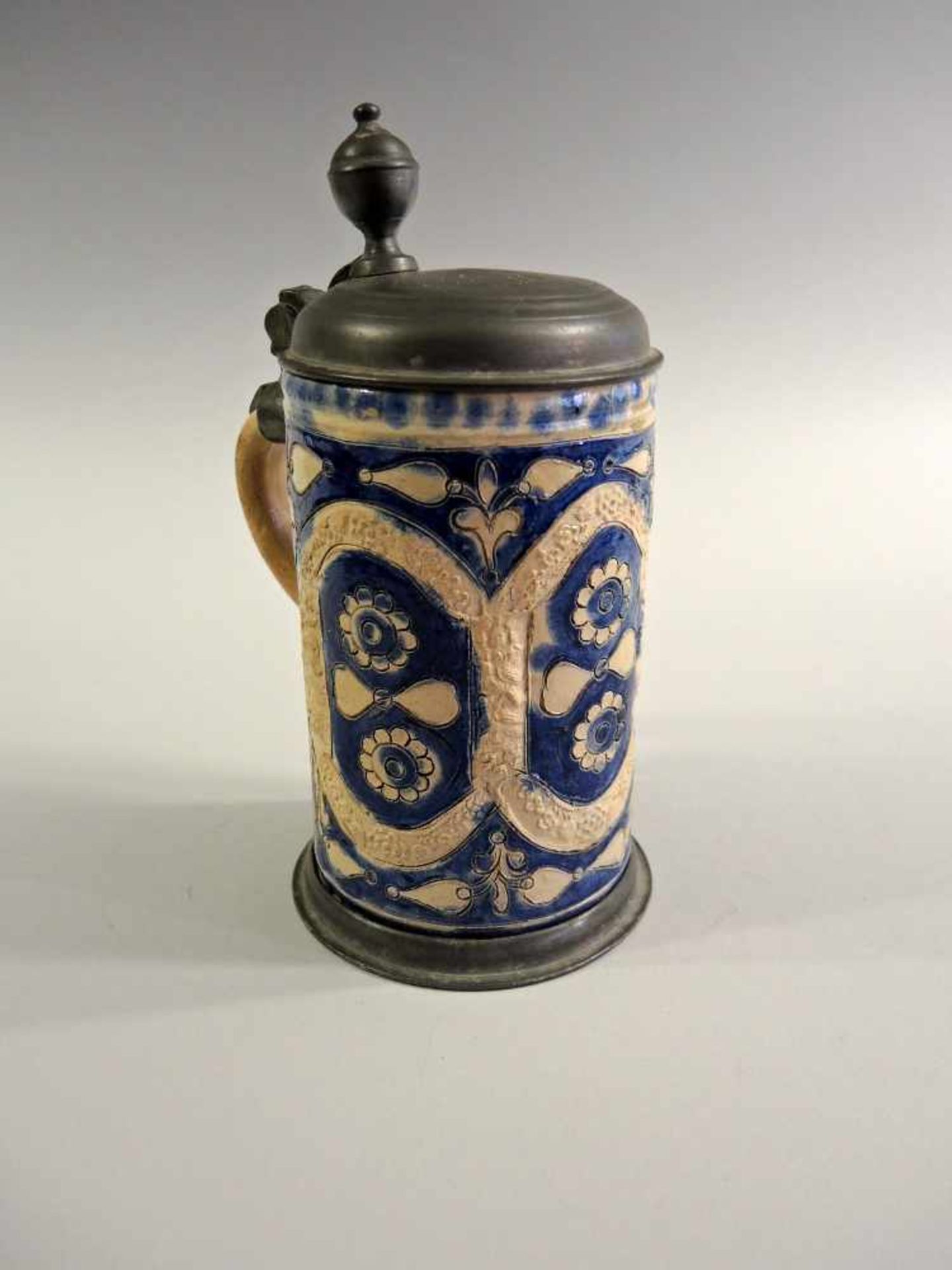 Bierhumpen Keramik, mit Zinn-Deckel und -Fußring, undeutlich punziert und "C.N" sowie "JO" - Bild 2 aus 2
