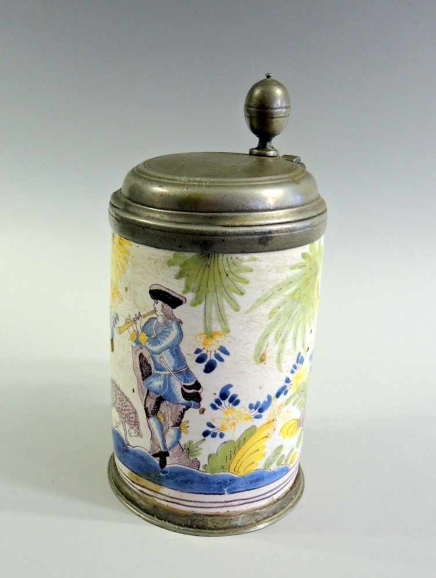 Großer Fayence Walzenkrug Keramik, mit Zinndeckel und Zinn-Standfußring, Innenseite des Deckels