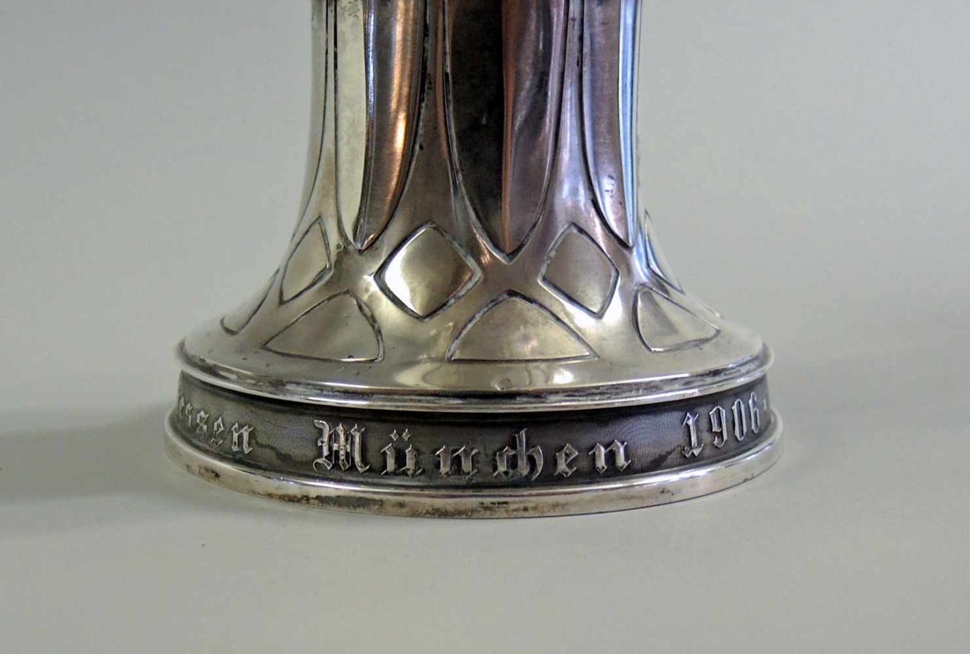Pokal des Deutschen Bundesschießens Silber 800, am Fuß mit Feingehaltsstempel, Halbmond und Krone - Bild 2 aus 2