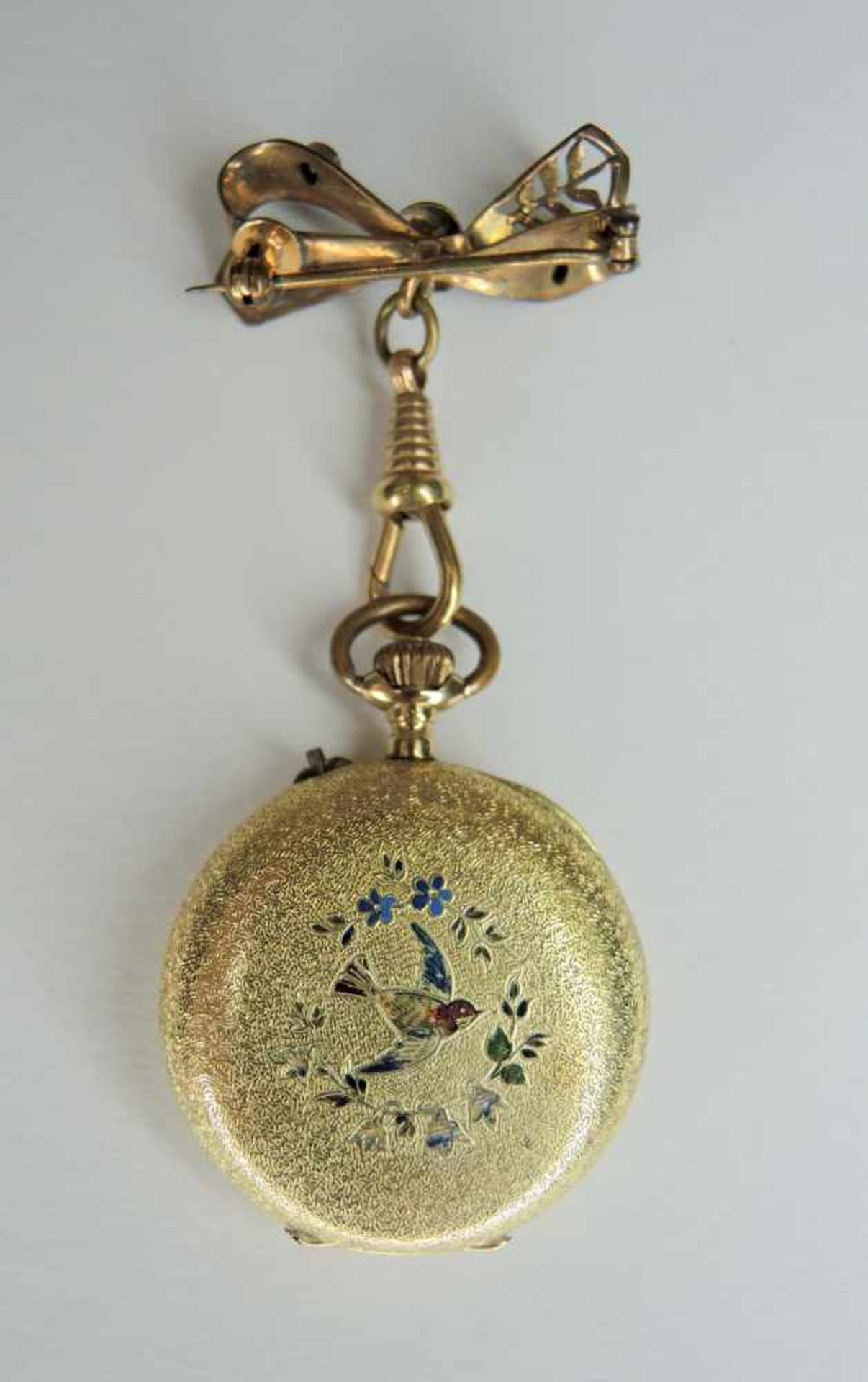 Damen-Anhängeuhr Mit Emaillebemalung und 3 Deckeln in 14 K. Gold. Um 1880. Einwandfrei gangbar, - Image 2 of 3