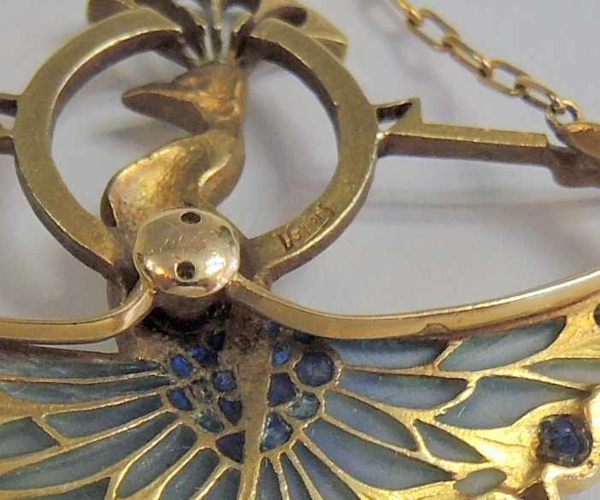 Lucien Grautraut, Jugendstil-PendentifMit Diamanten, Emaille-Details und Saphiren, in 18 K. Gelbgold - Bild 3 aus 4