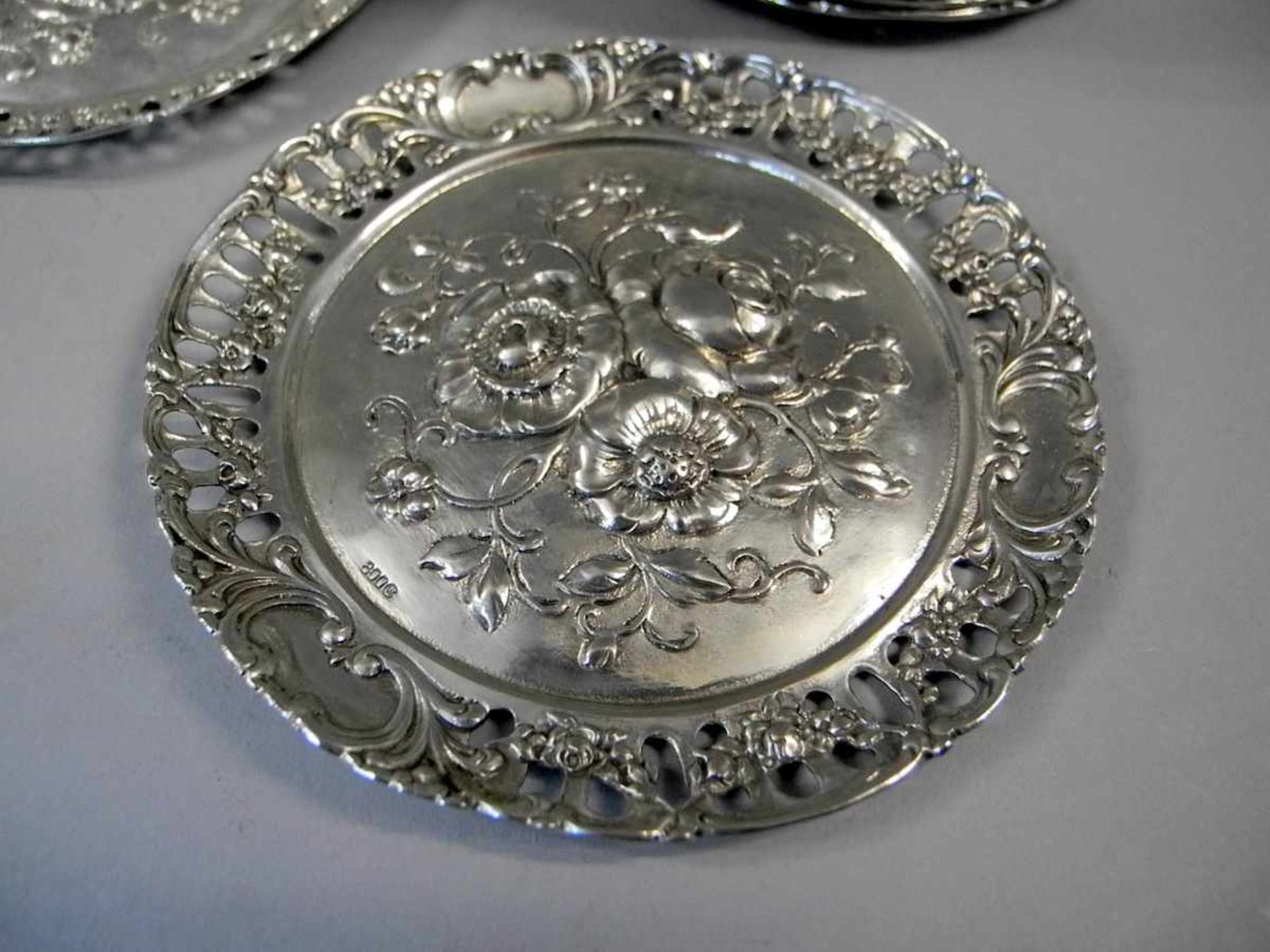 16 Silber-Untersetzer mit BlumenbouquetSilber 800, jeweils am Spiegel mit Feingehaltsstempel und - Image 2 of 2