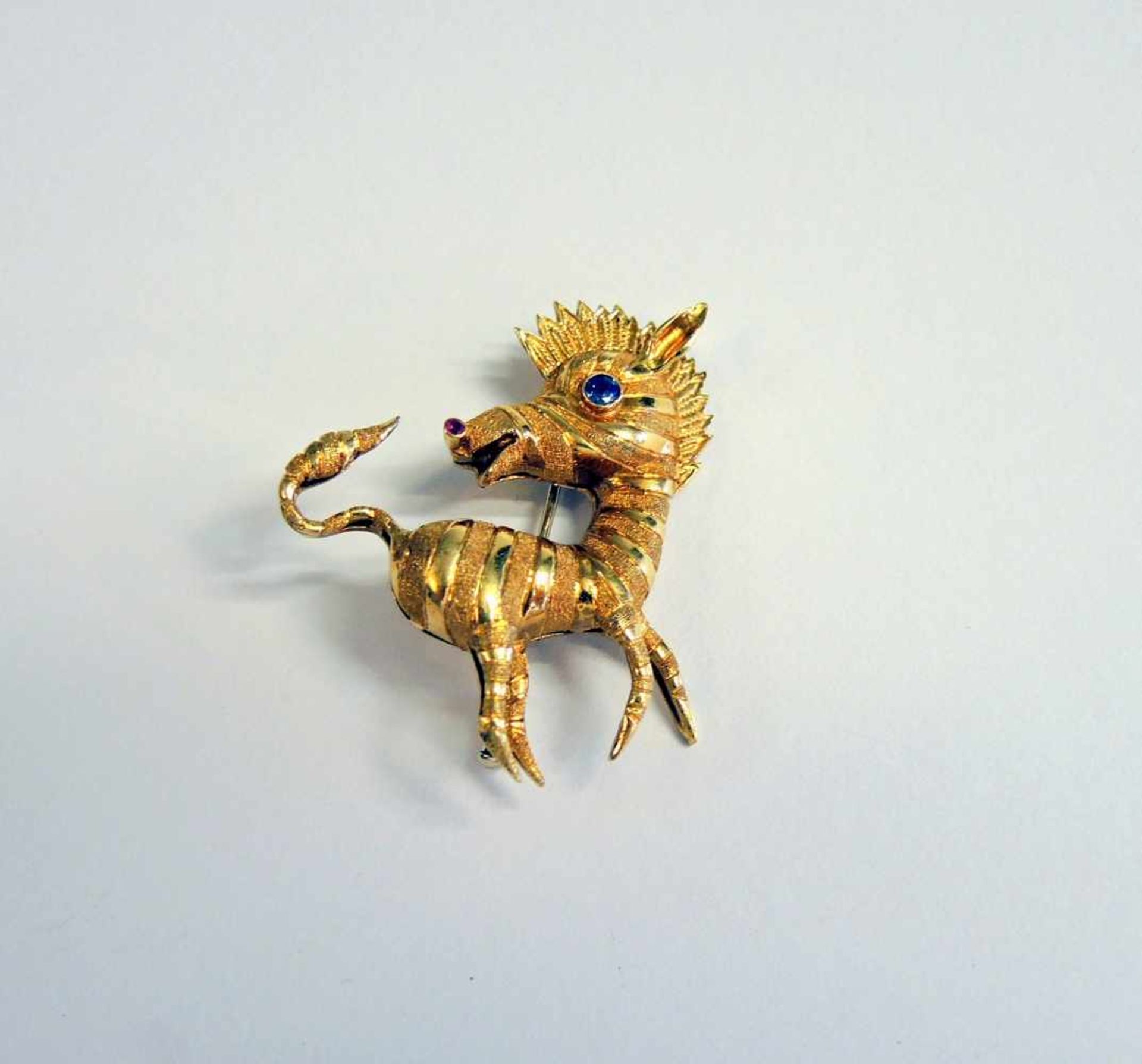 Goldene Zebra-Brosche18 K. Gelbgold, mit Saphirauge. Guter Zustand. Italien, 1970er- Jahre. L x B