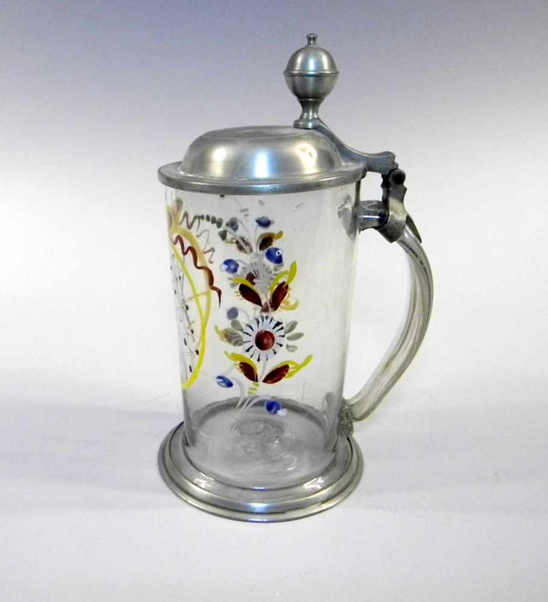 Glashumpen mit ZinnmonturKlarglas, mit Zinnmontur. Krug mit Blumenstempel und sächsischem