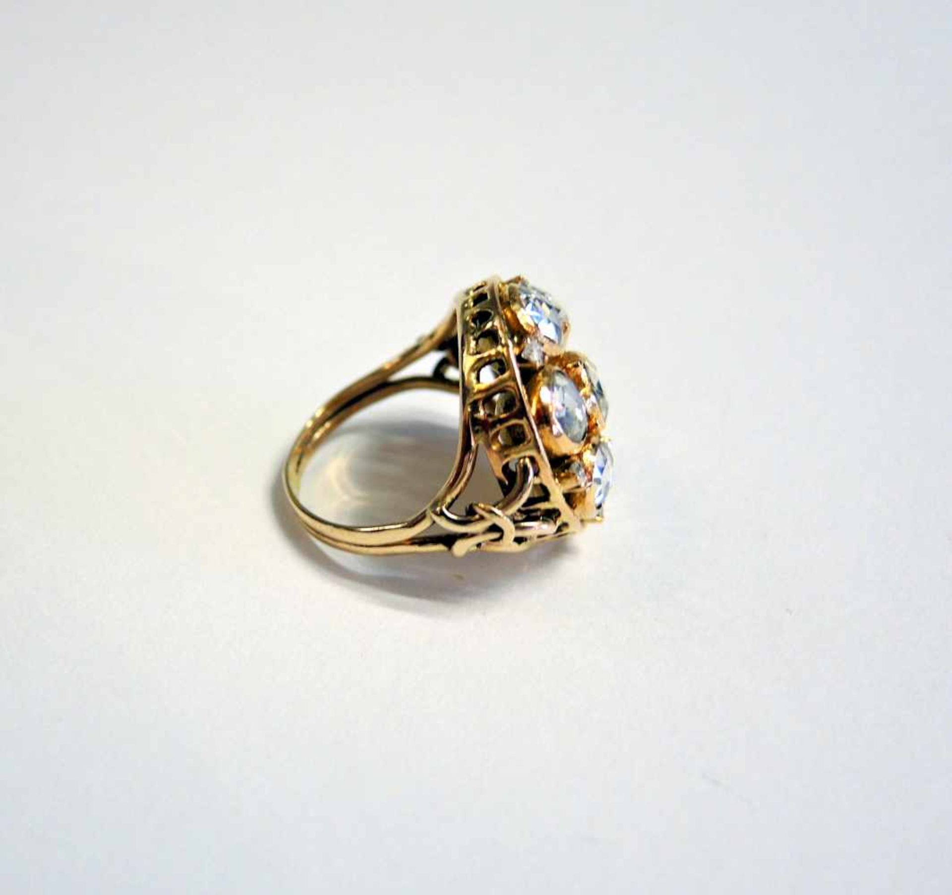 Großer Diamantrosen-Ring14 K. Gelbgold-Fassung mit Diamantrosenbesatz von ca. 4,5 ct. In guter, - Bild 2 aus 3