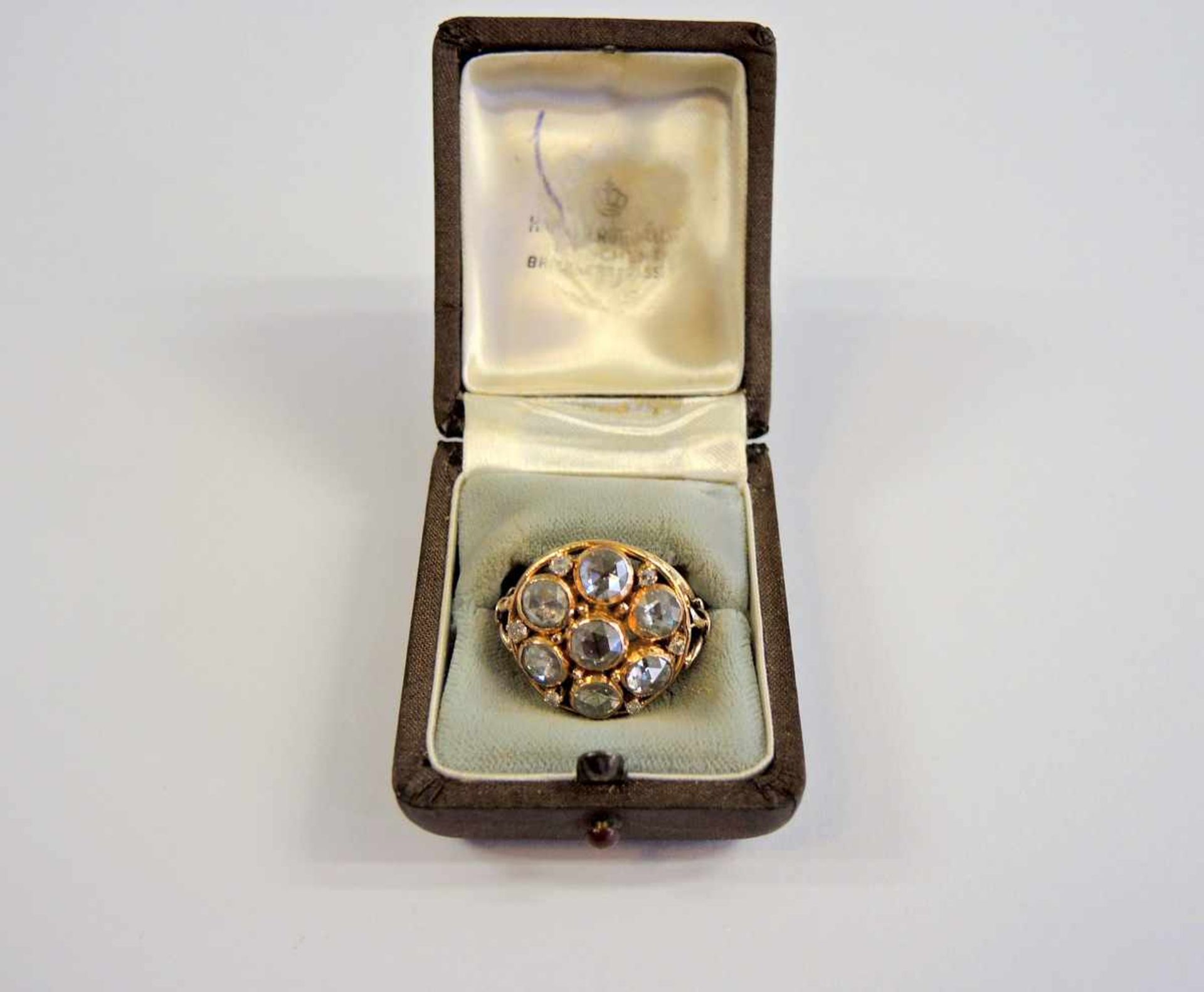 Großer Diamantrosen-Ring14 K. Gelbgold-Fassung mit Diamantrosenbesatz von ca. 4,5 ct. In guter, - Bild 3 aus 3