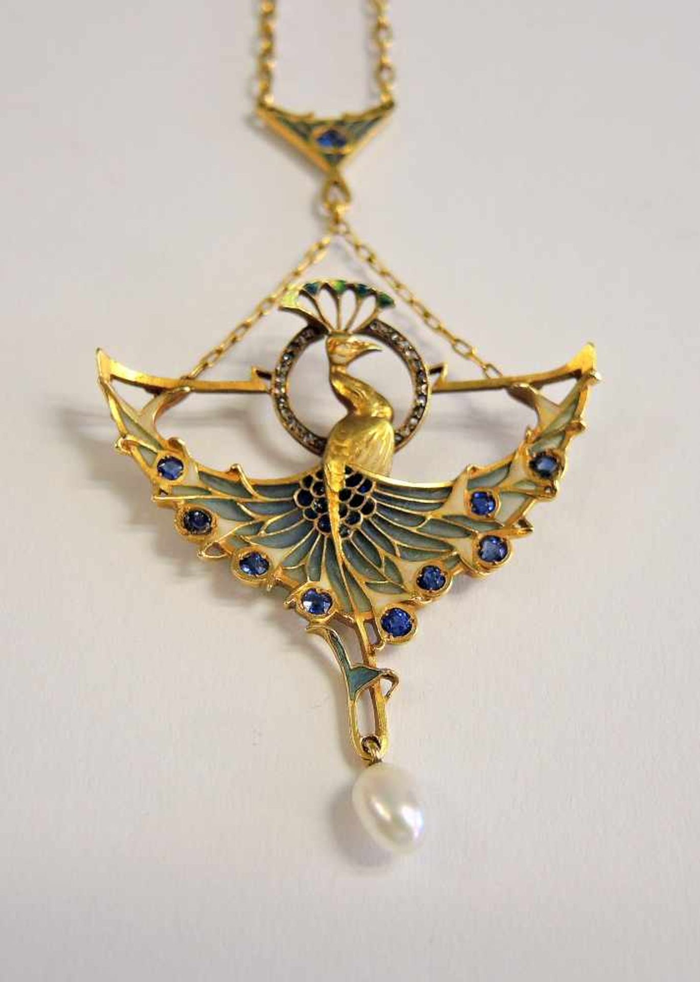 Lucien Grautraut, Jugendstil-PendentifMit Diamanten, Emaille-Details und Saphiren, in 18 K. Gelbgold - Bild 2 aus 4