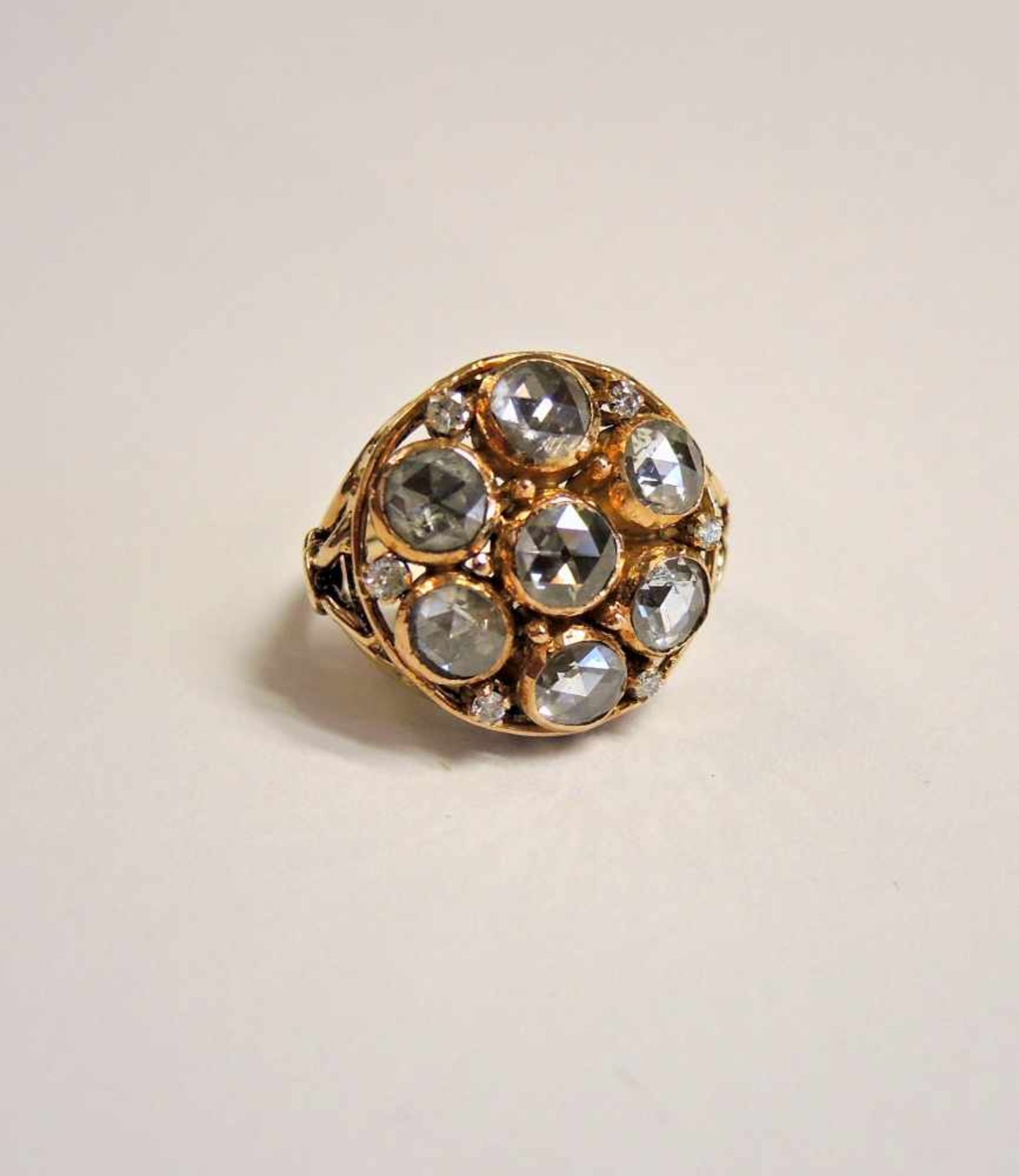 Großer Diamantrosen-Ring14 K. Gelbgold-Fassung mit Diamantrosenbesatz von ca. 4,5 ct. In guter,