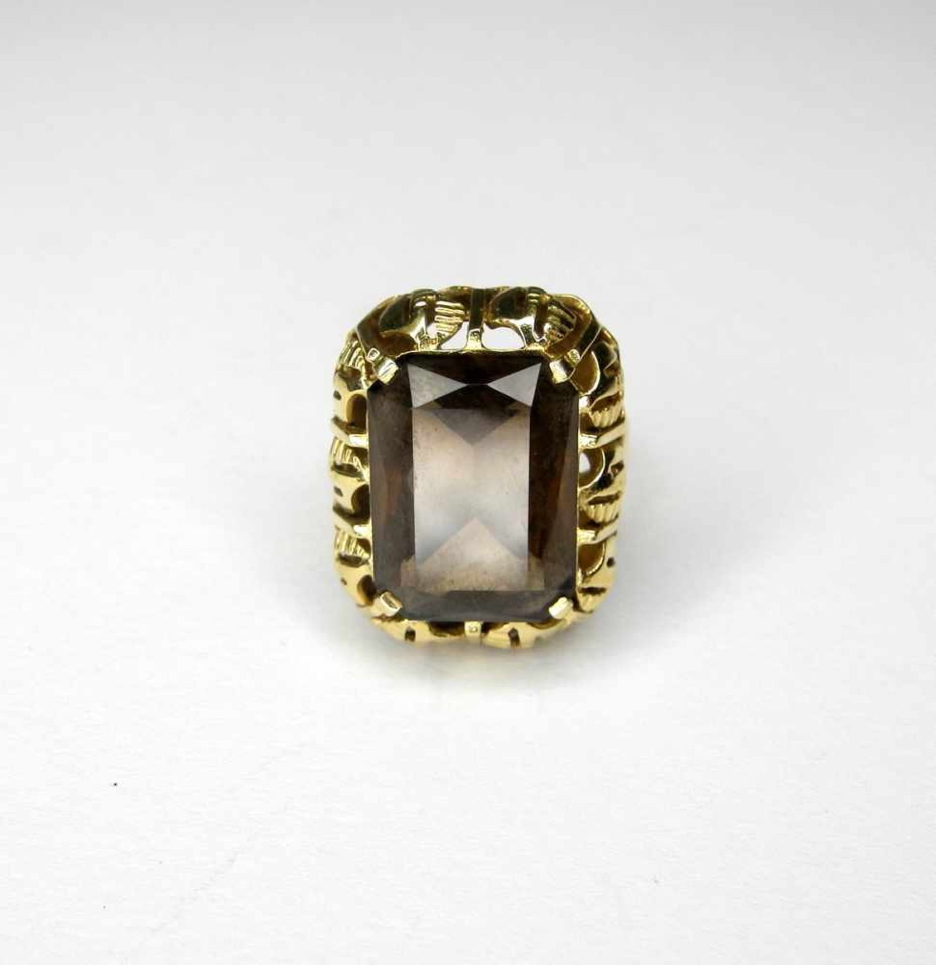 Eleganter Rauchtopas-Ring14 K. Gelbgold-Fassung. In guter Erhaltung. 1940er-Jahre