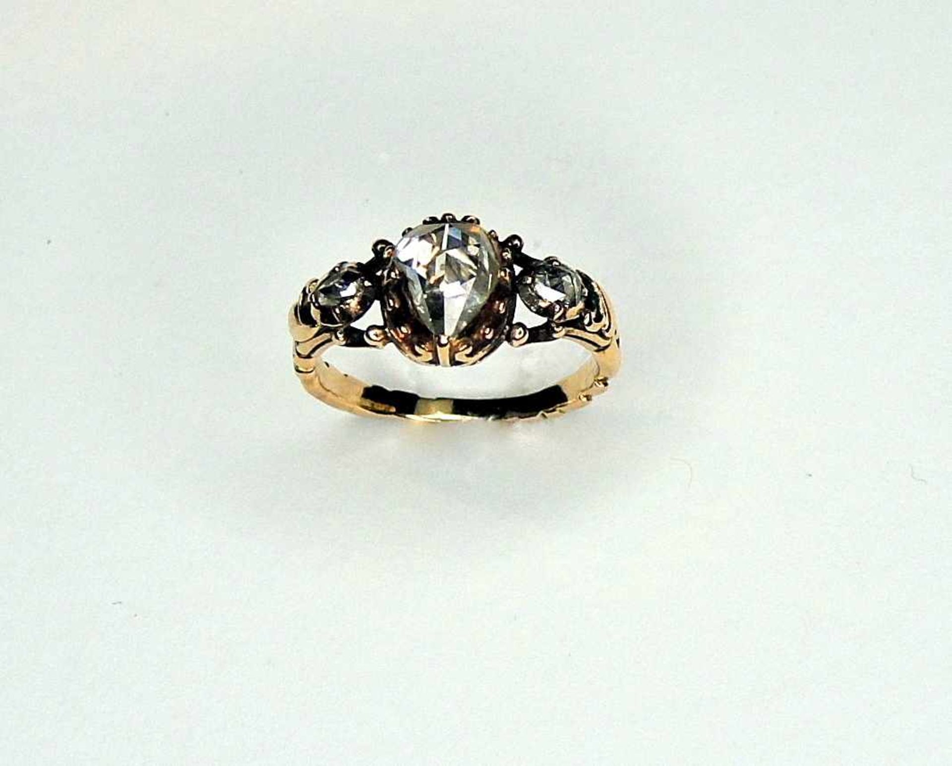 Feiner, barocker Diamant-Ring14 K. Gelbgoldfassung. Mit navetteförmiger Diamantrose von ca. 1 ct. - Bild 2 aus 2