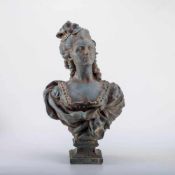 Büste Marie Antoinette Kunstguß nach historischem Vorbild. H.: 62 cm.