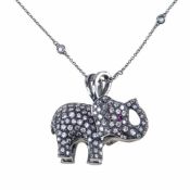 Brillantcollier mit Elefant als Anhänger 585er Weißgold, geschwärzt. Collierkette mit kleinen