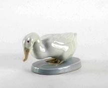 Ente, Heubach, Lichte 1909-1945 Auf ovalem Sockel vollplastische Figur einer Ente.