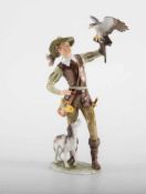 Falkner, Kaiser-Porzellan Figur des Falkners mit Hund auf dem Arm einen Jagdfalken. Polychrom