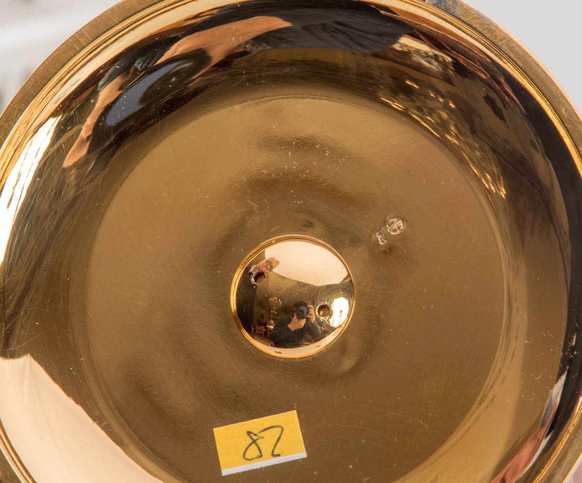 Pferdekopf 925er Silber, vergoldet. Auf einem Sockel aus Bergkristall auf runder godronierter Platte - Bild 3 aus 3