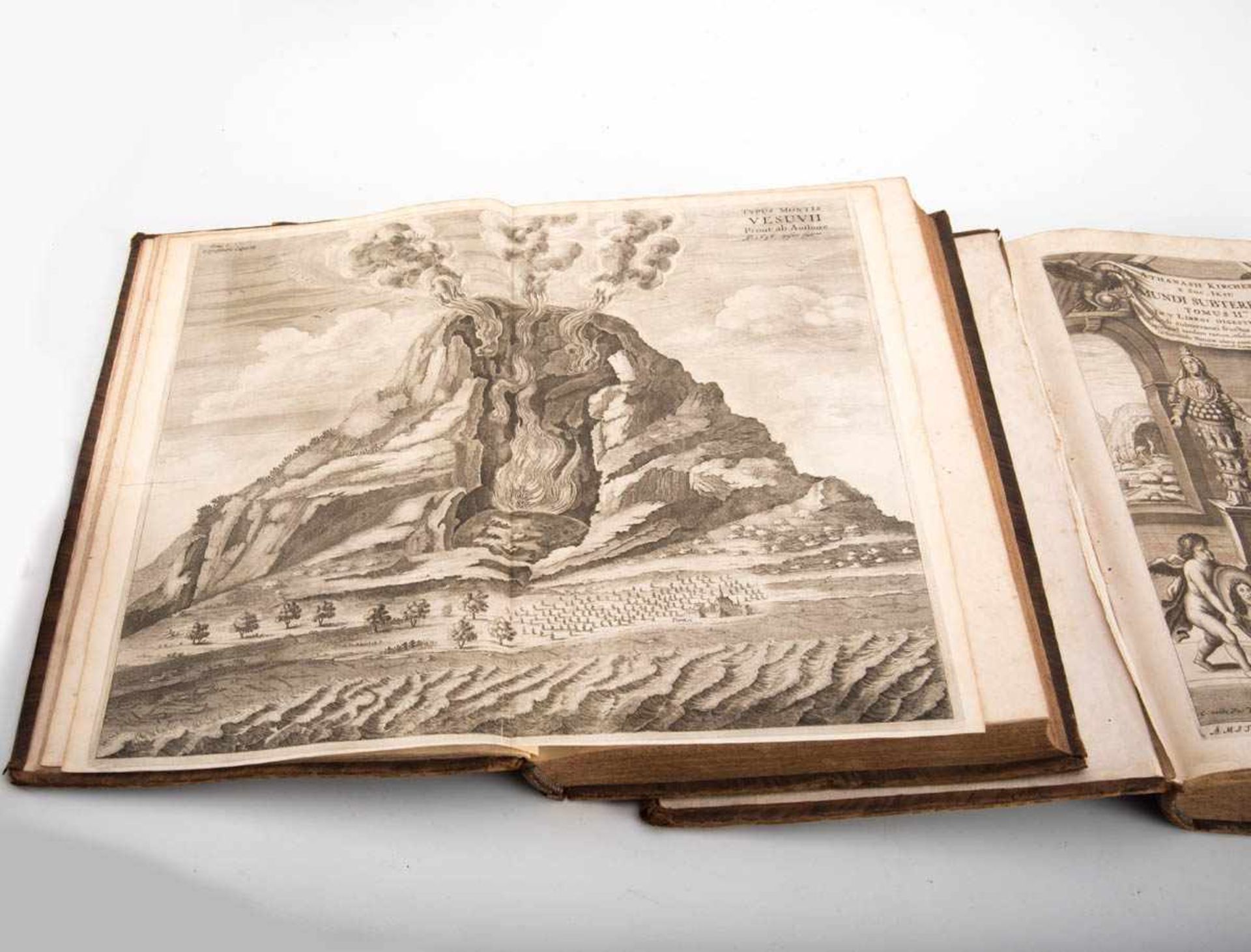 Athanasius Kircher, Mundus subterraneus verlegt bei Jassonius-Waesberge, Amsterdam 1678. 2 Bände, - Bild 3 aus 3