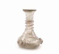 Ziervase Farbloses leicht lüstrierendem Glas. Replik einer antiken Vase. Runder Stand,