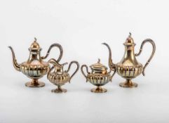 4-teilg. Kaffee-Tee-Set um 1920 800er Silber. Bestehend aus Teekanne, Kaffeekanne, Zuckerdose und