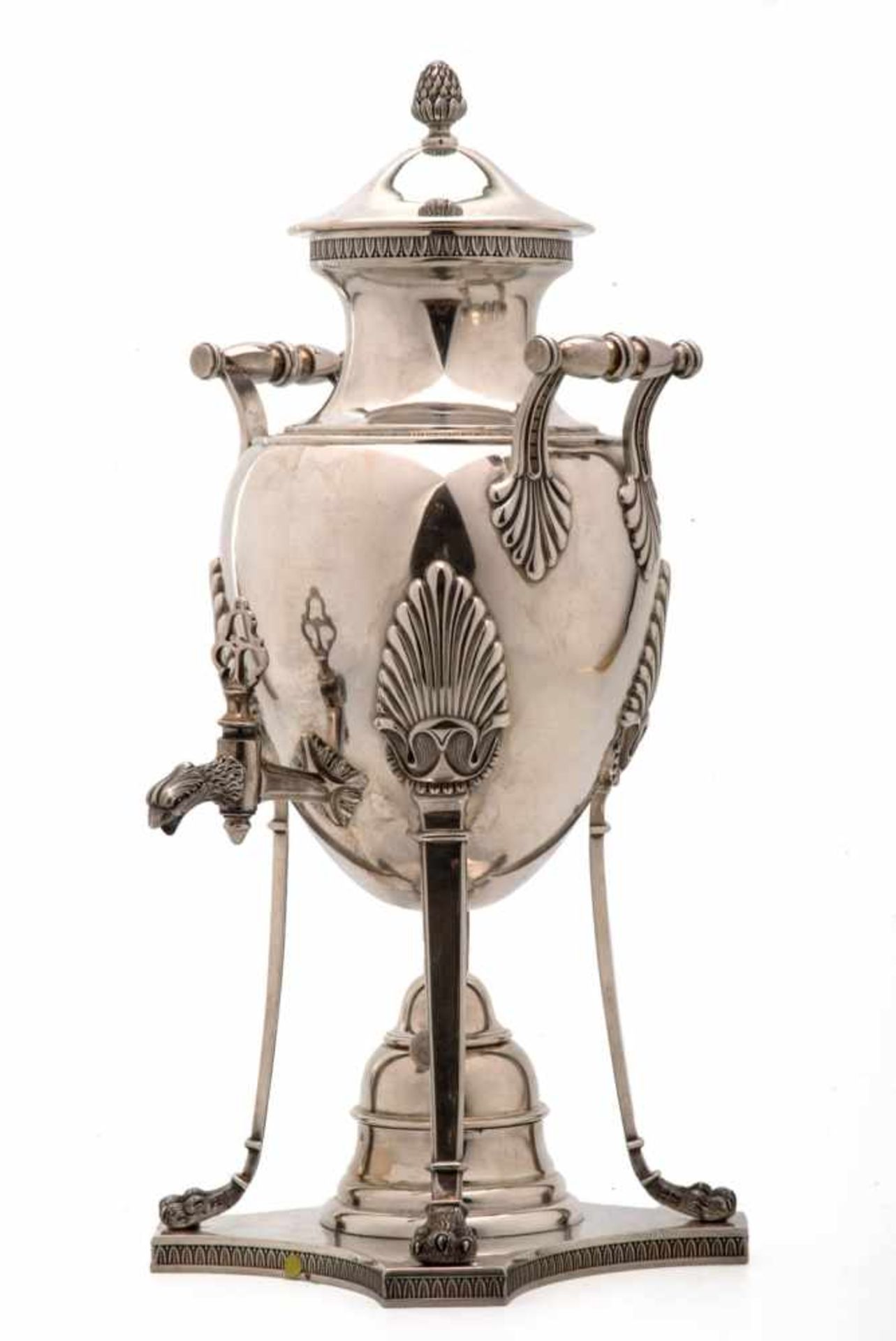 Samovar, Frankreich 20. Jh. 950er Silber. Quadratische vierpassig eingezogenen Plinthe in der