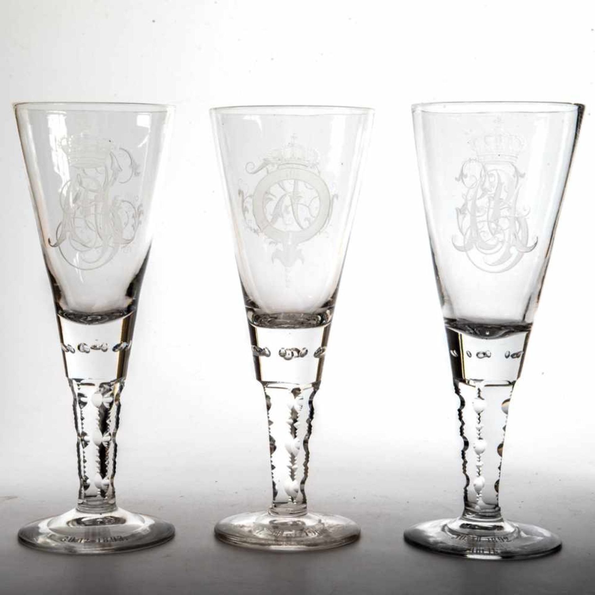 3 Kelchgläser, Solling um 1892 Farbloses Glas mit Inschrift " A. Weydling s/l Paul Geipel, 30. - Image 2 of 2