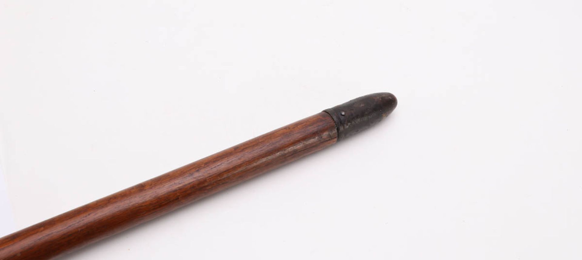 Kriegs-Yari, Japan Edo-Zeit 19. Jh. Pfeilförmige zweischneidige Klinge. Langer Holzgriff. - Bild 2 aus 3