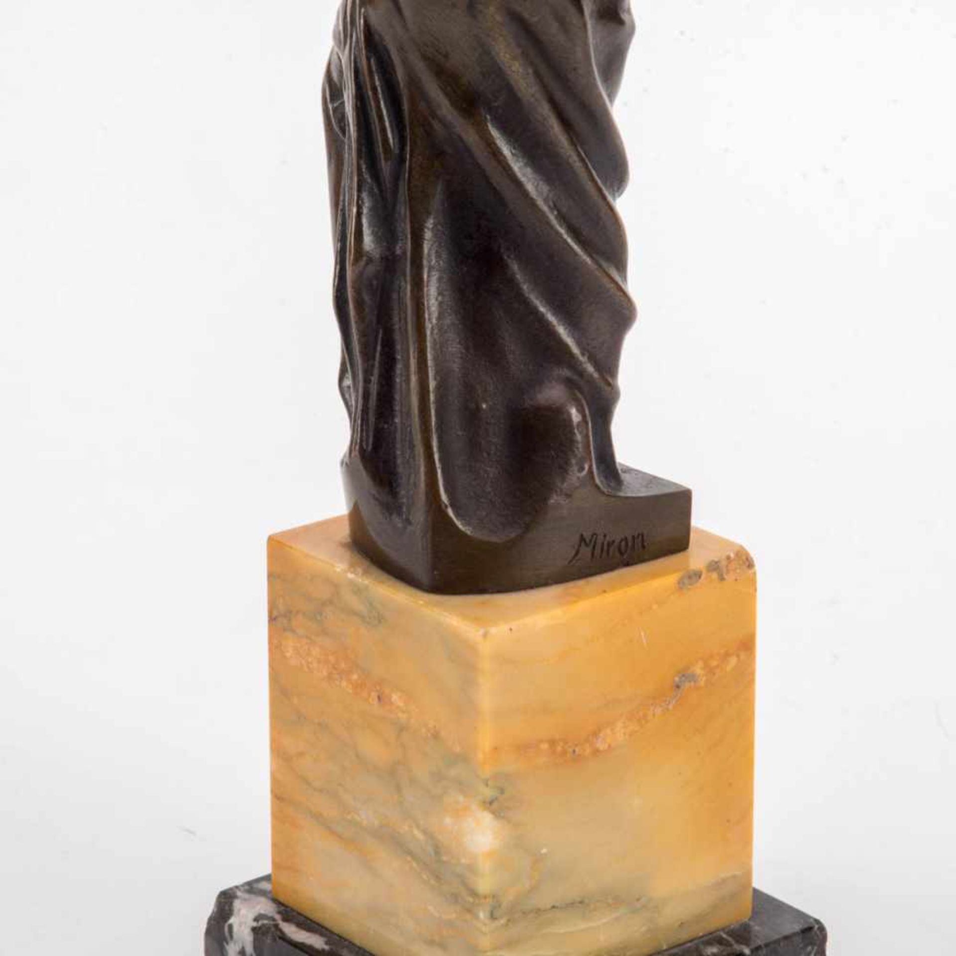 Miron Bildhauer um 1900. Bronze dunkel patiniert. Auf quadratischem Marmorsockel mit - Bild 2 aus 2