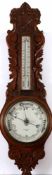 Barometer mit Thermometer, W. Greenwood, Leeds Hochrechteckige Wandplatte, Eiche mit geschnitzten