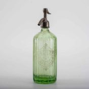 Soda-Siphonflasche Grünes dickwandiges Glas in die Form gegeben. Zylindrischer Korpus mit schmalen