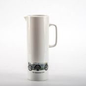 Wasserkanne, Thomas-Porzellan Schlichte zylindrische Form, Schauseite mit Abbildung eines Mercedes