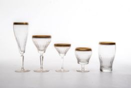 32 Trinkgläser, Theresienthal Farbloses Kristallglas mit eingeschliffenen Palmetten, Lippenrand