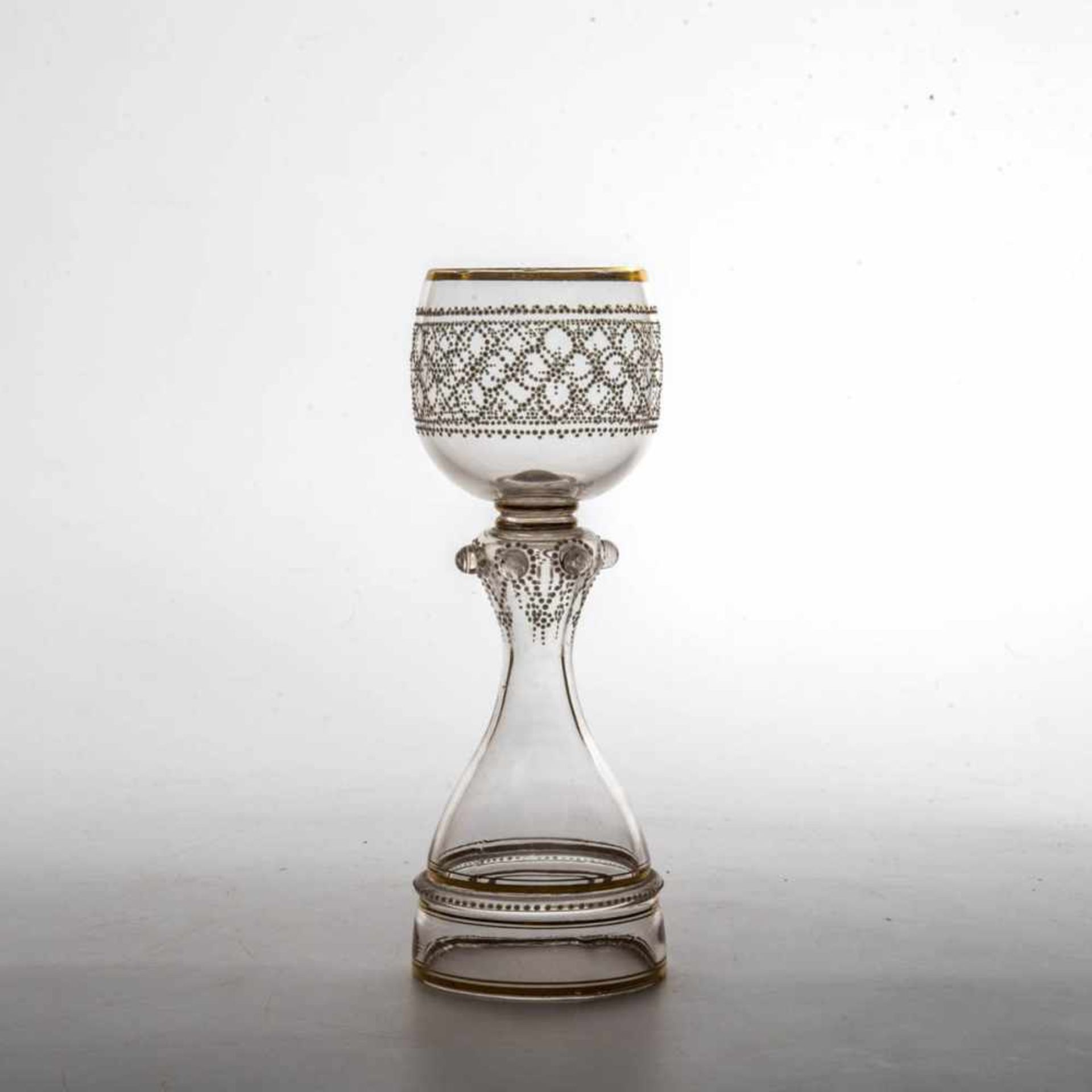 Pokal mit Hohlfuß, 19. Jh. Farbloses Glas. Runder glockenförmiger Hohlfuß mit schmalen Goldrändern