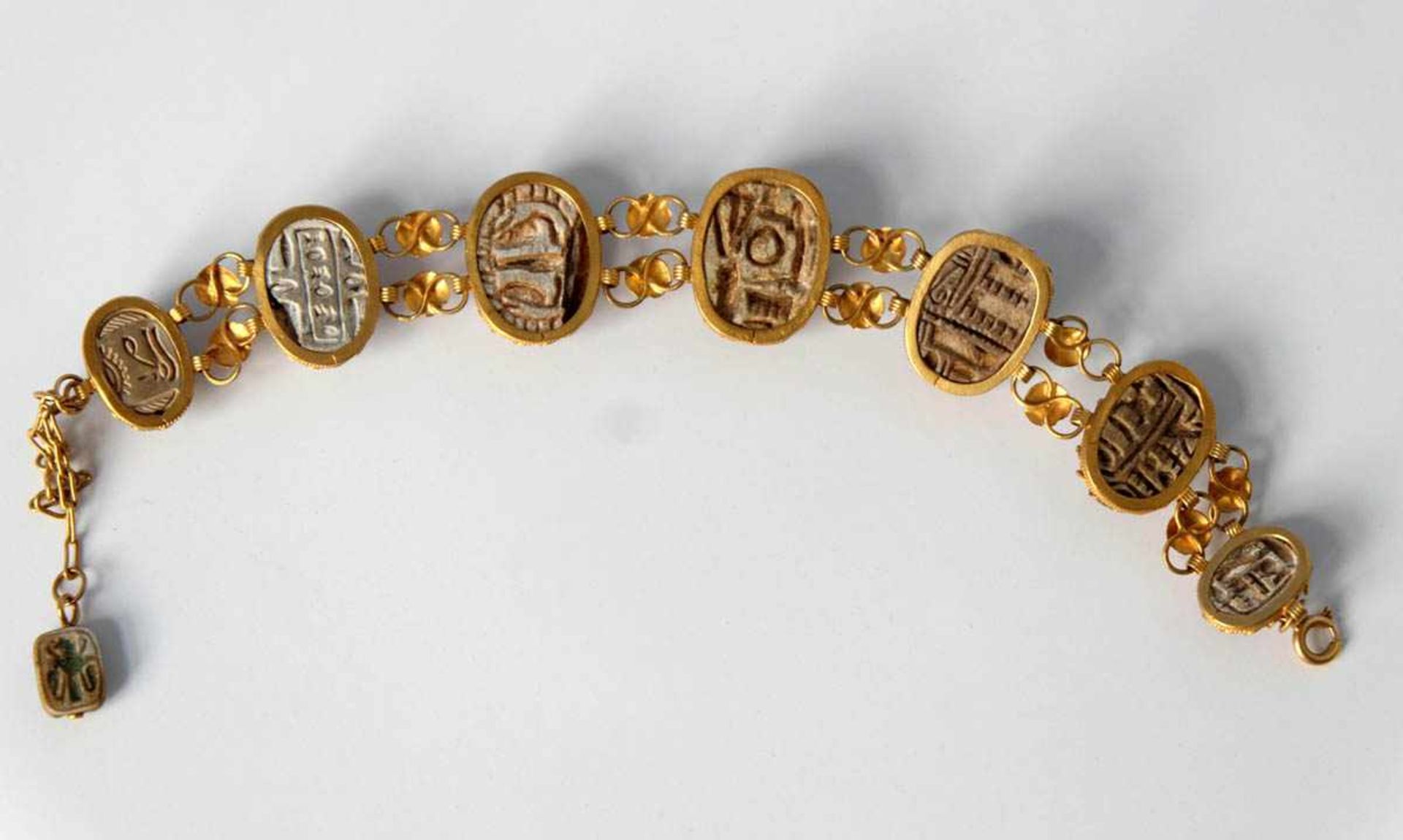 Goldarmband mit acht Skarabäen Die Skarabäen original pharaonisch-ägyptisch, 14. bis 12. Jh. vor - Image 2 of 3